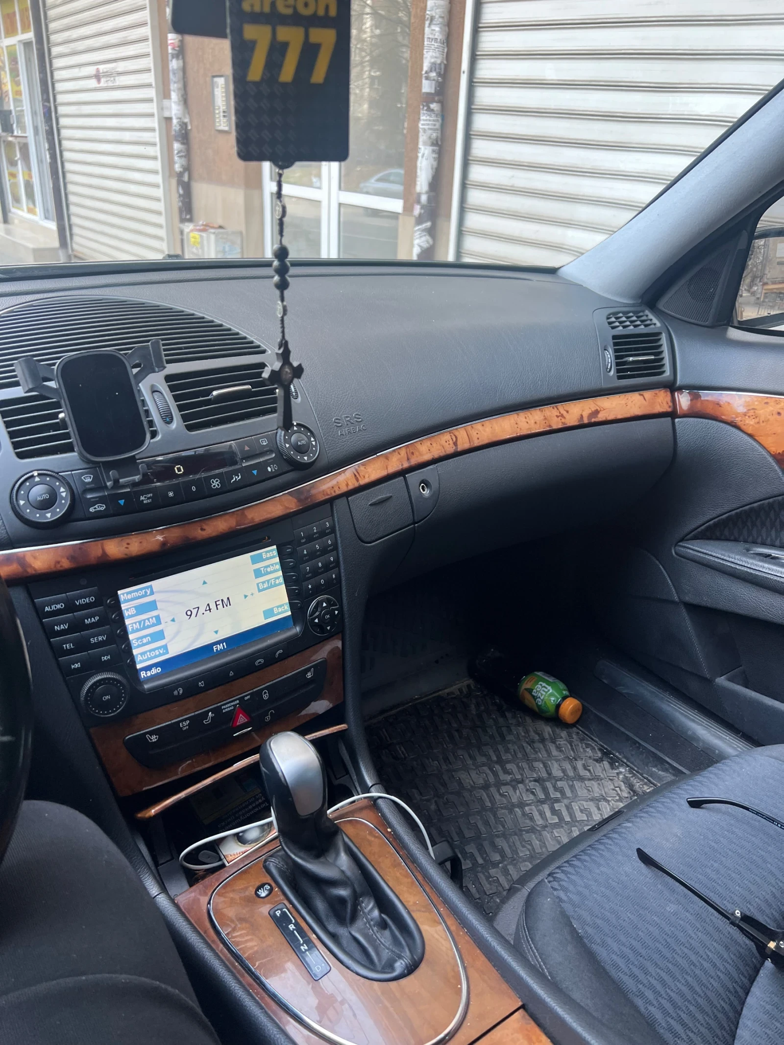 Mercedes-Benz E 220, снимка 8 - Автомобили и джипове - 53812420