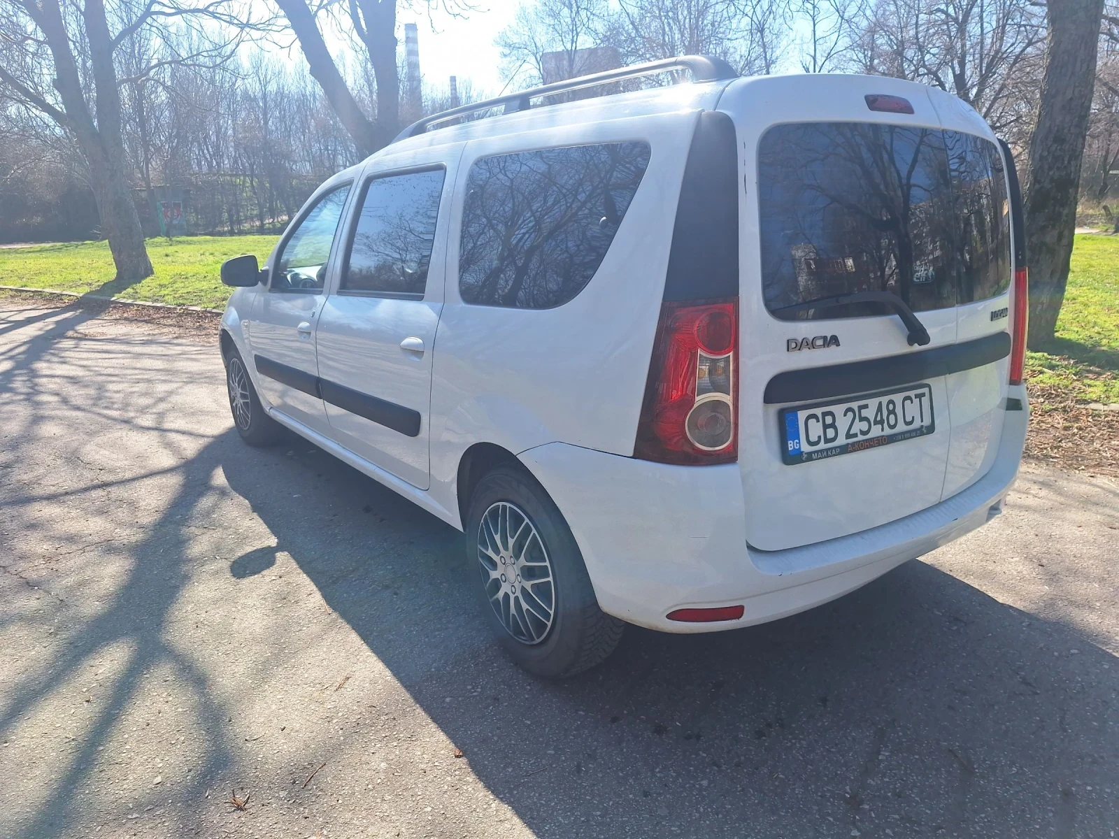 Dacia Logan 1.6 7 места, снимка 3 - Автомобили и джипове - 53829547