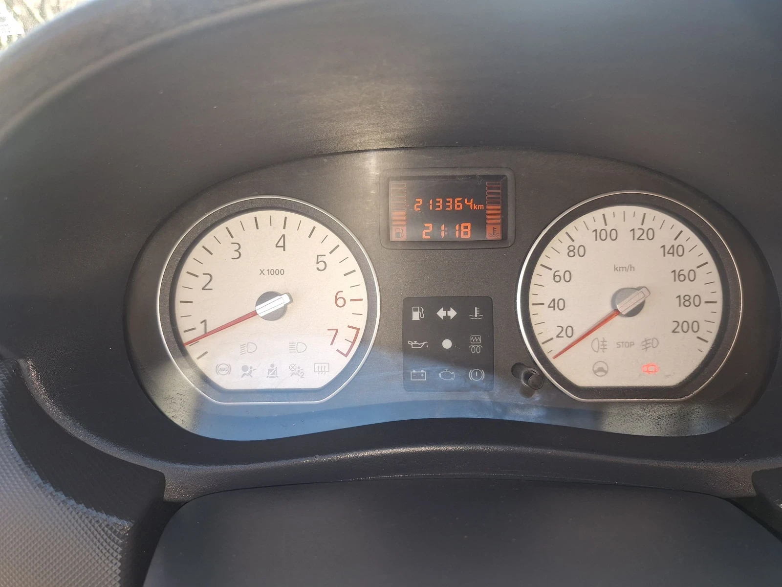 Dacia Logan 1.6 7 места, снимка 8 - Автомобили и джипове - 53829547