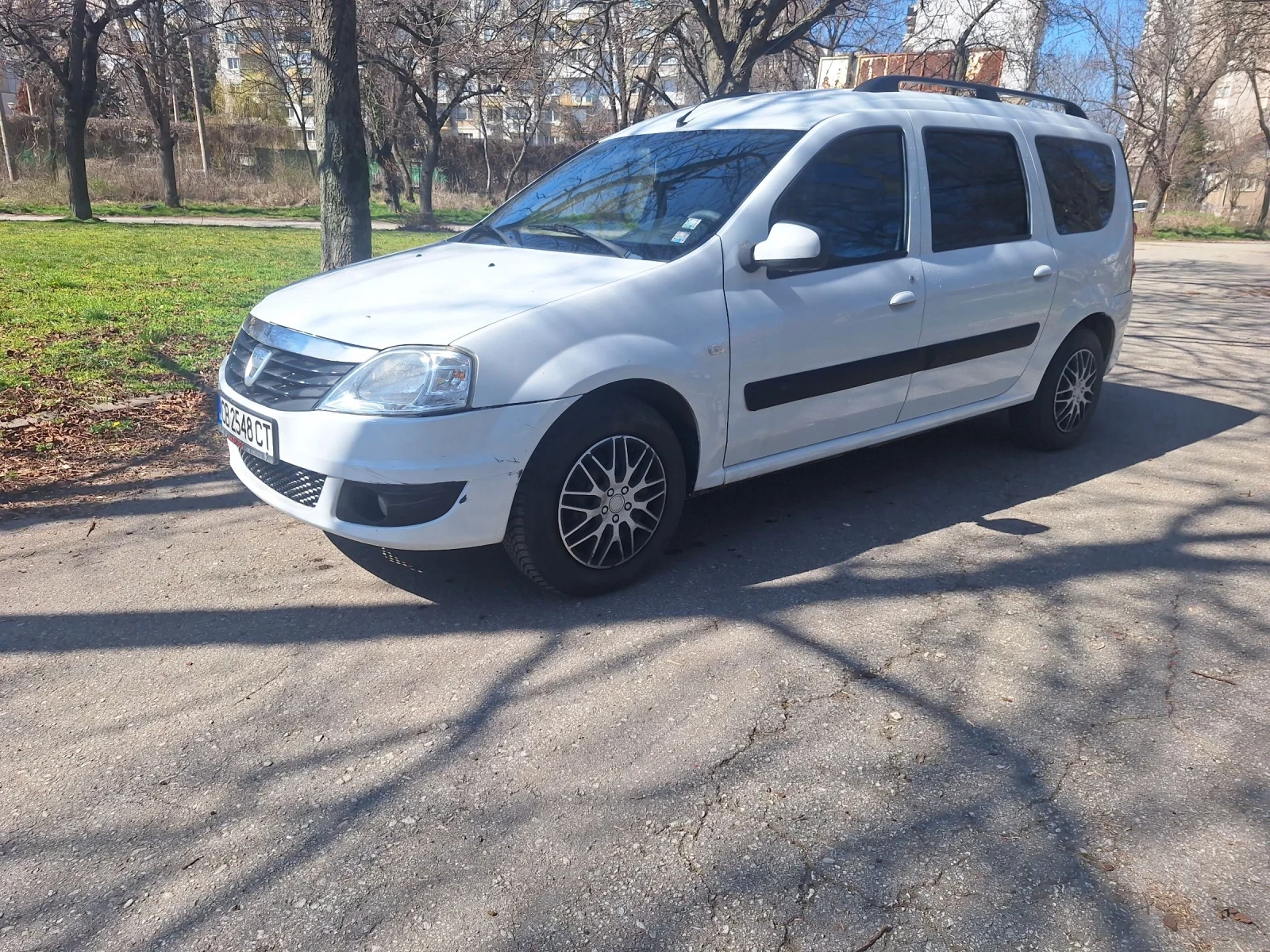 Dacia Logan 1.6 7 места, снимка 2 - Автомобили и джипове - 53829547