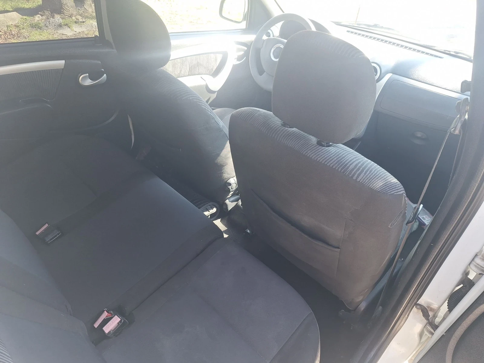 Dacia Logan 1.6 7 места, снимка 7 - Автомобили и джипове - 53829547