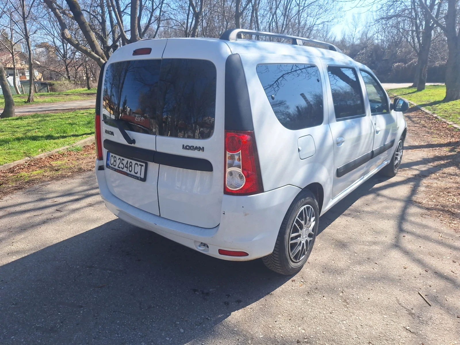 Dacia Logan 1.6 7 места, снимка 4 - Автомобили и джипове - 53829547