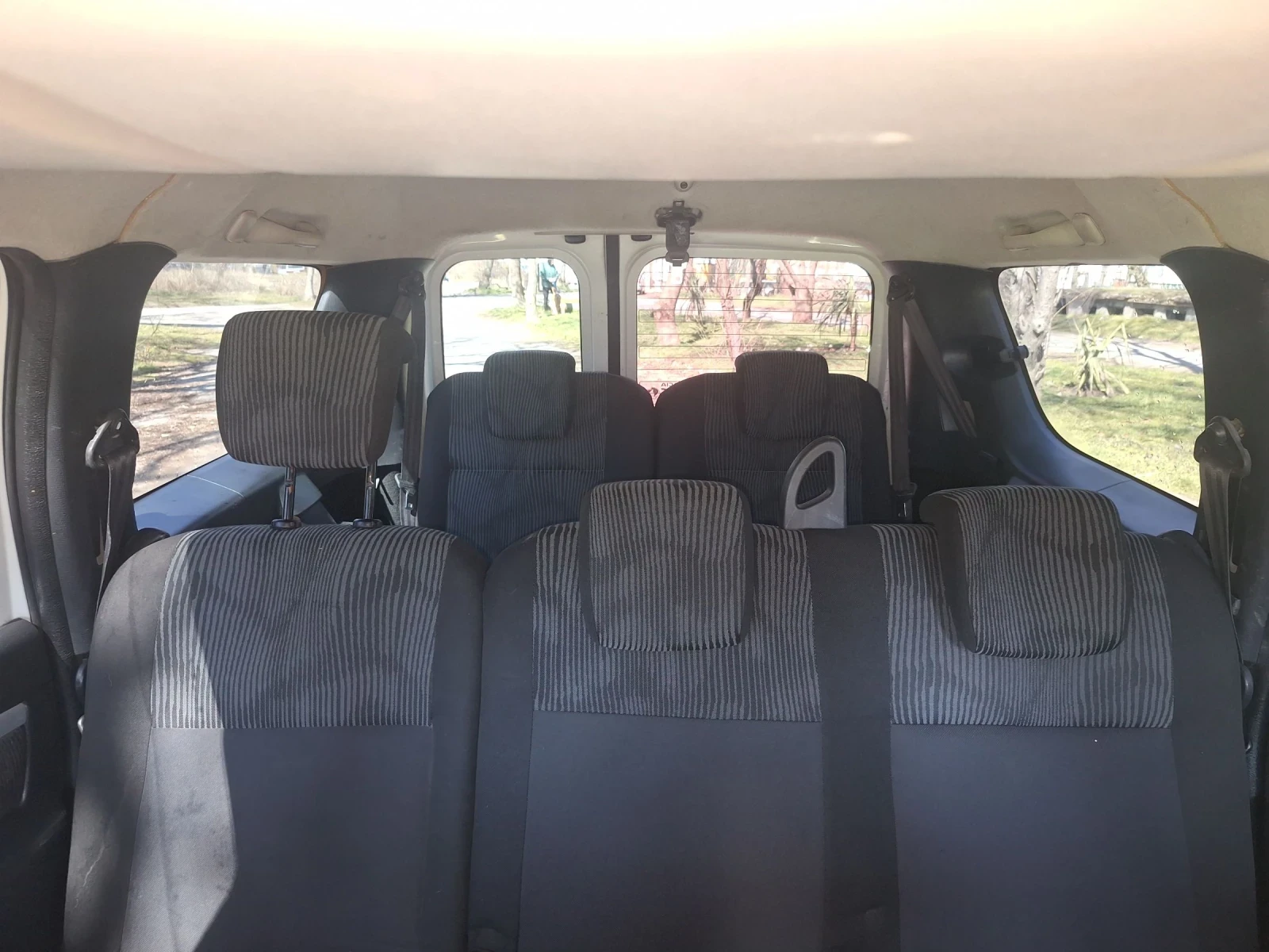 Dacia Logan 1.6 7 места, снимка 11 - Автомобили и джипове - 53829547