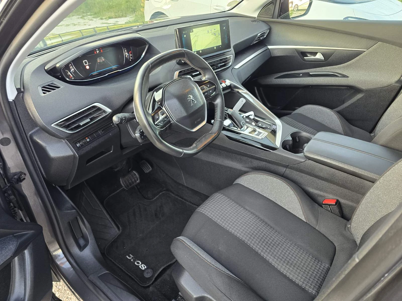 Peugeot 3008 1.5 BlueHDi Навигация| Камера| 360, снимка 11 - Автомобили и джипове - 54511729