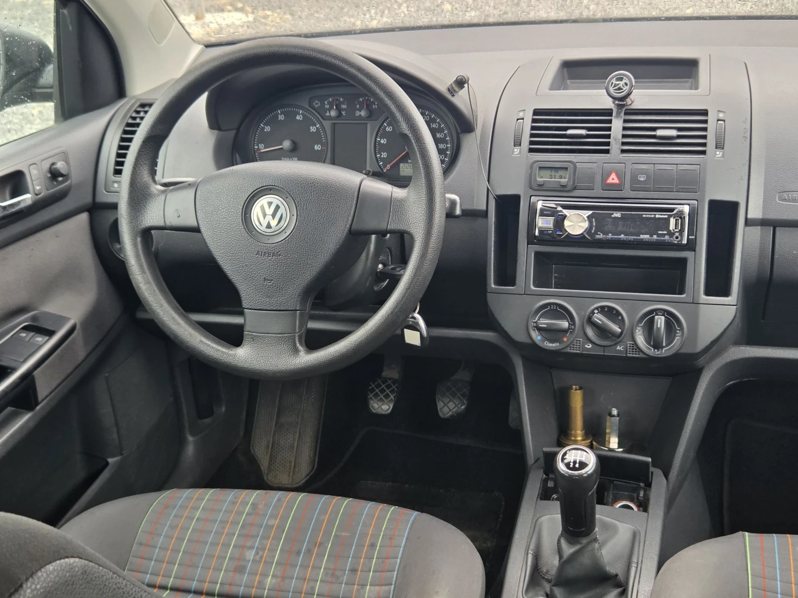 VW Polo 1.4i 80кс. Газ/Бензин , снимка 7 - Автомобили и джипове - 54631003