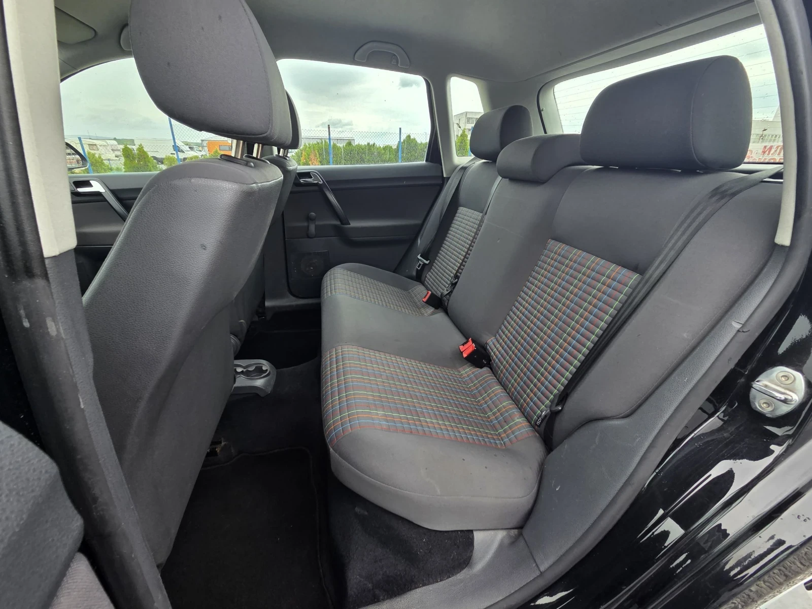 VW Polo 1.4i 80кс. Газ/Бензин , снимка 14 - Автомобили и джипове - 54631003