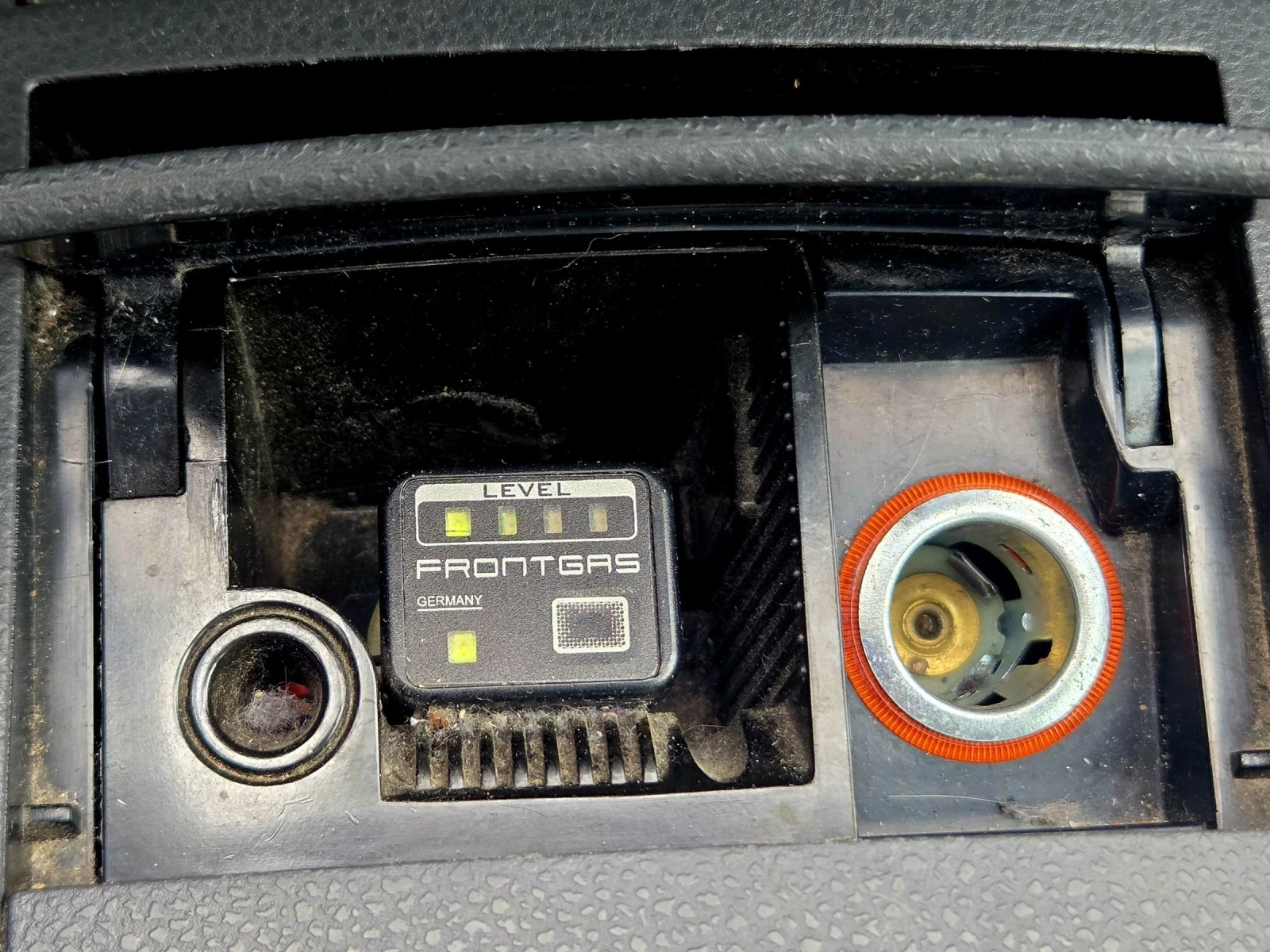 VW Polo 1.4i 80кс. Газ/Бензин , снимка 11 - Автомобили и джипове - 54631003