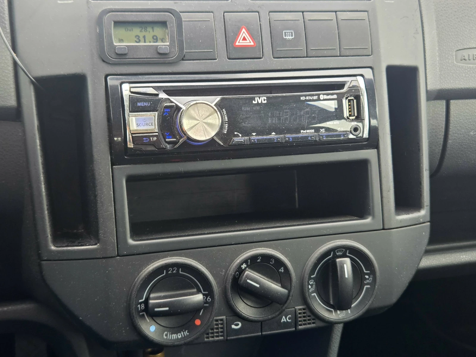 VW Polo 1.4i 80кс. Газ/Бензин , снимка 10 - Автомобили и джипове - 54631003