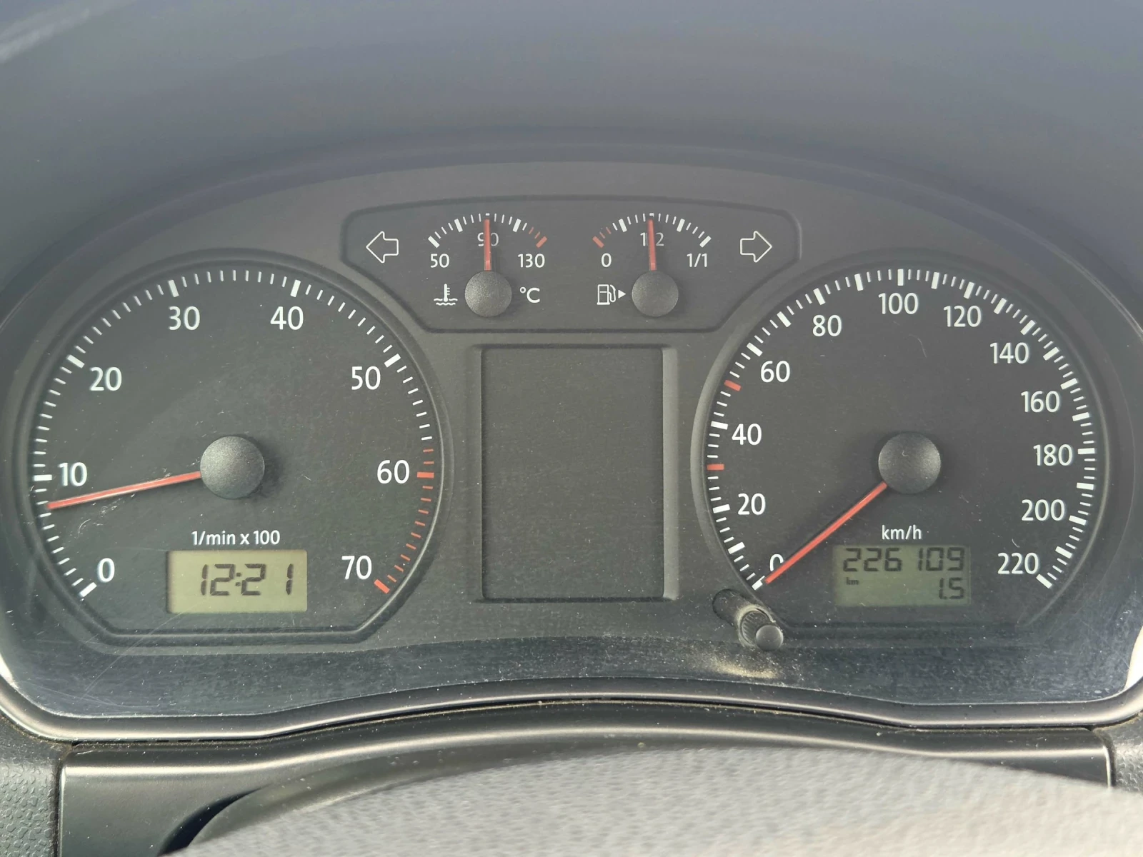 VW Polo 1.4i 80кс. Газ/Бензин , снимка 9 - Автомобили и джипове - 54631003