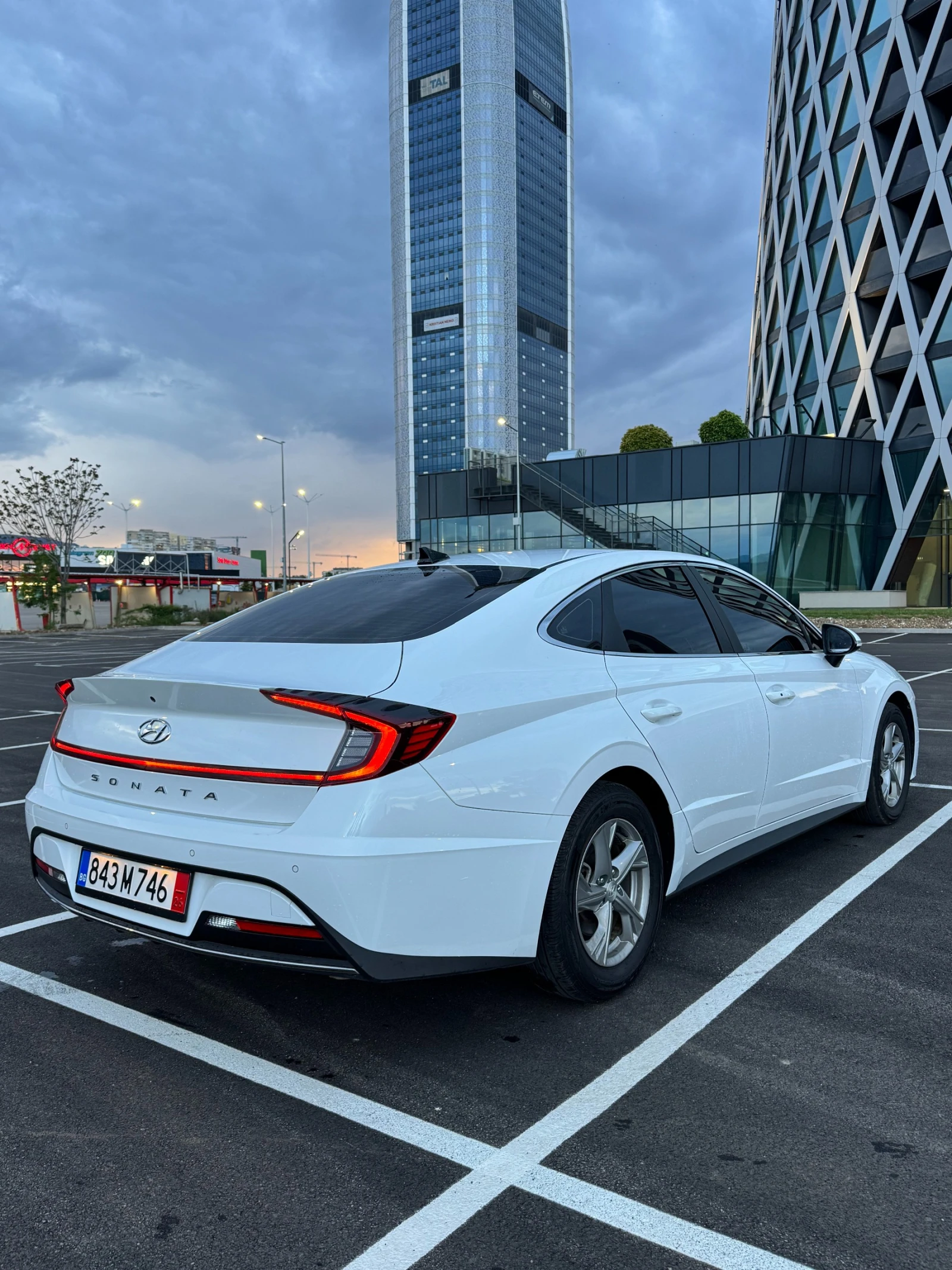 Hyundai Sonata LPG/Ambiet/бяла перла/22 год./FULL екстри за мод., снимка 16 - Автомобили и джипове - 54676319