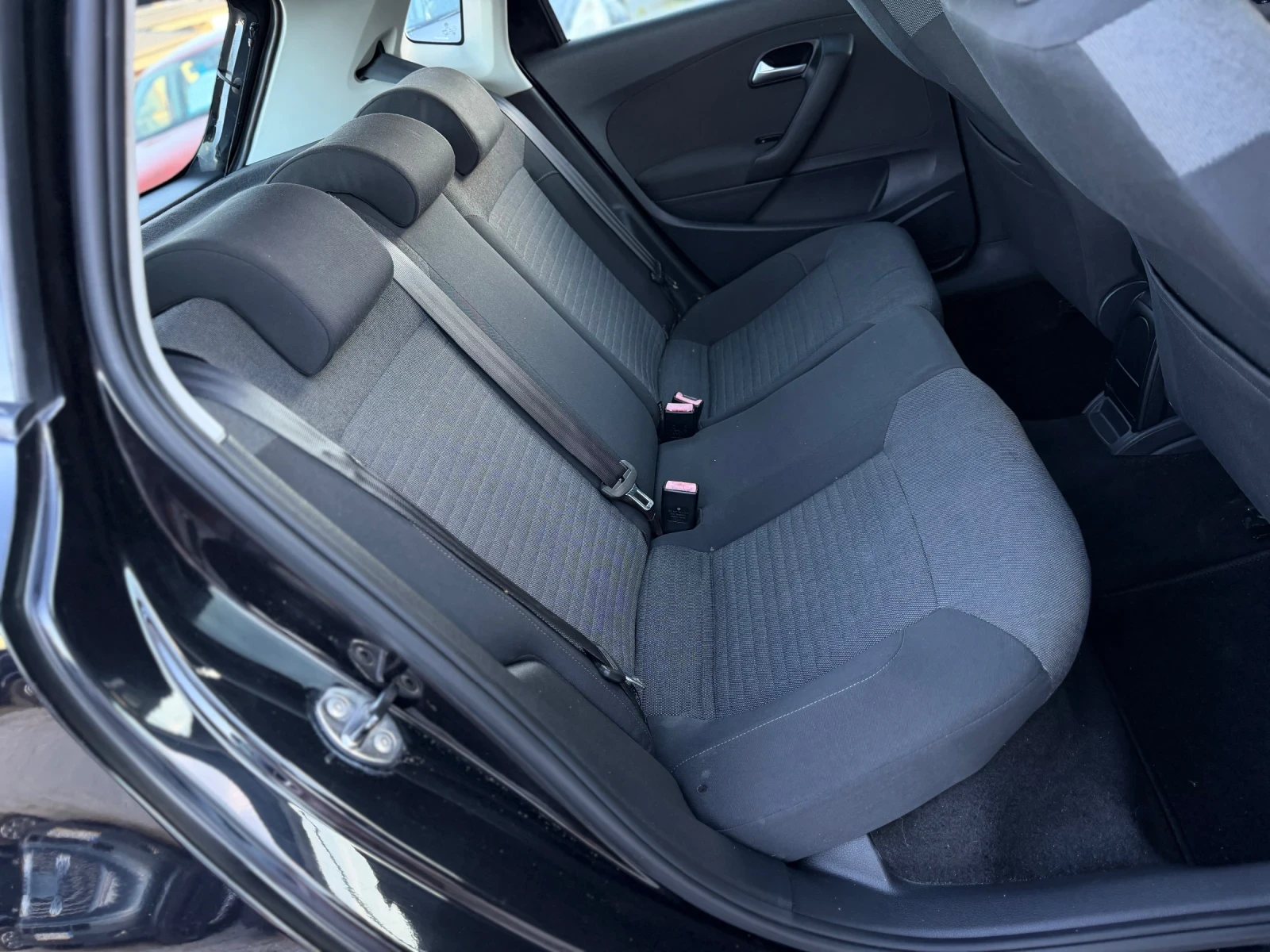 VW Polo 1.6TDI 90кс КЛИМАТИК , снимка 13 - Автомобили и джипове - 55000387