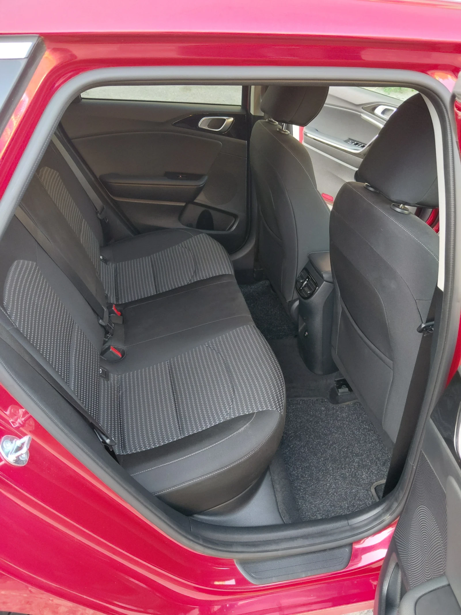 Kia Ceed Executive SW 1.5 Turbo, снимка 11 - Автомобили и джипове - 55055280