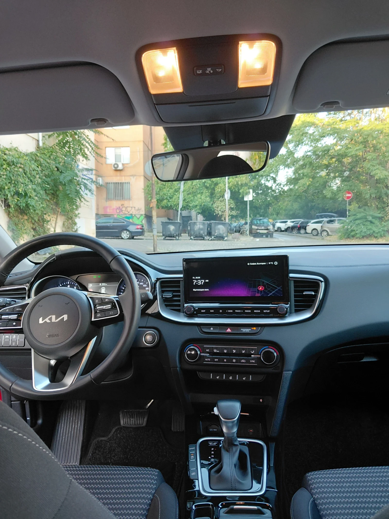 Kia Ceed Executive SW 1.5 Turbo, снимка 8 - Автомобили и джипове - 55055280