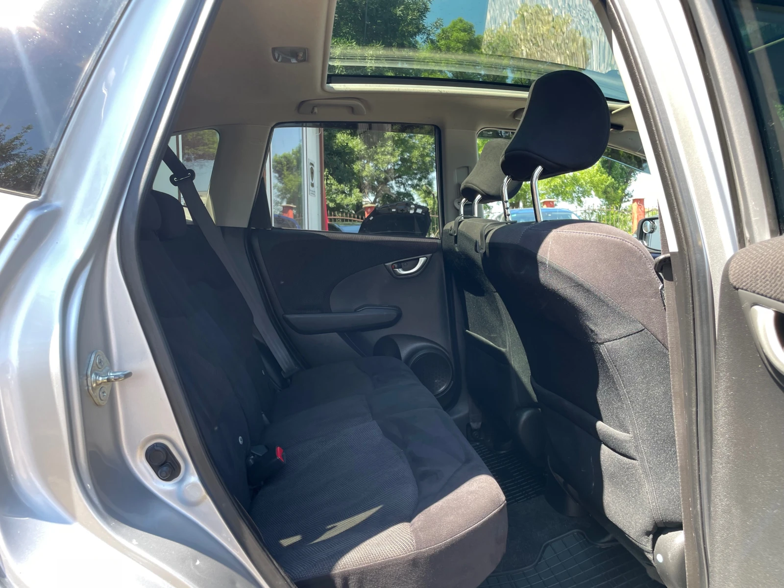 Honda Jazz Facelift 1.4 i-VTEC(100к.с) EURO 5B, снимка 14 - Автомобили и джипове - 55235565