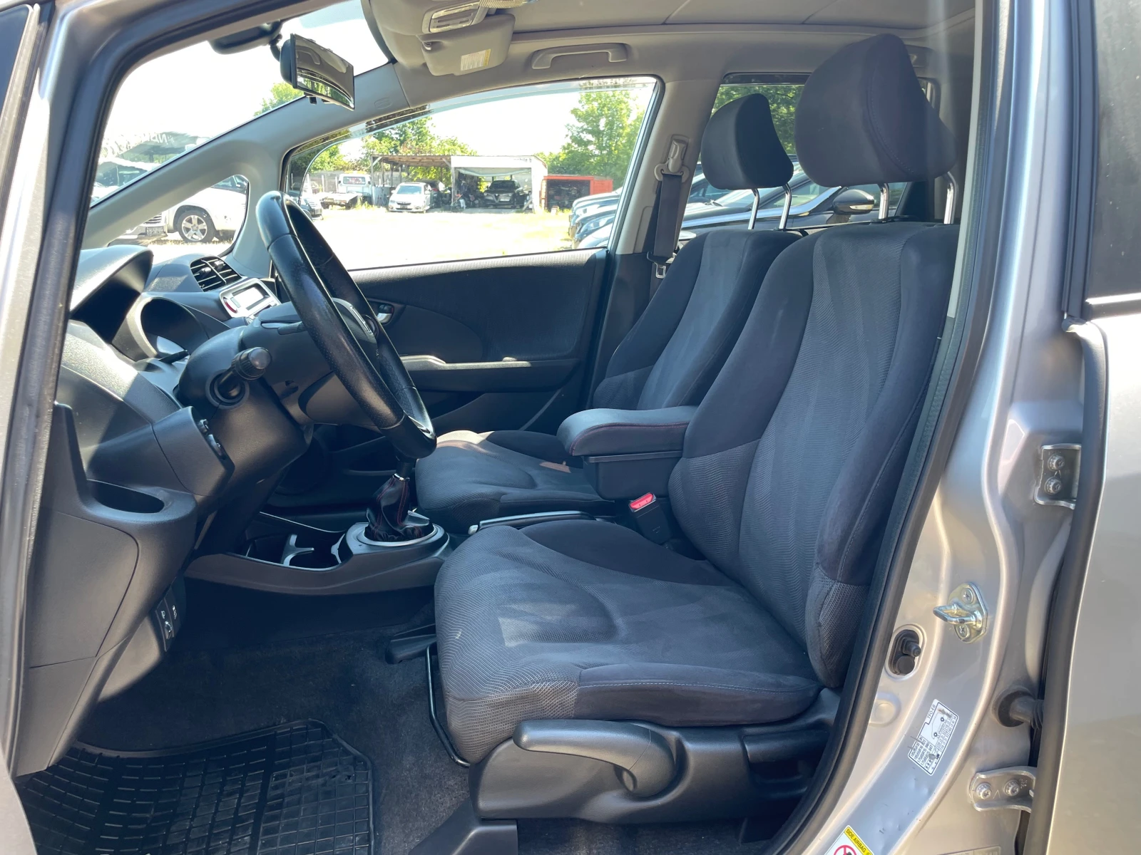 Honda Jazz Facelift 1.4 i-VTEC(100к.с) EURO 5B, снимка 9 - Автомобили и джипове - 55235565