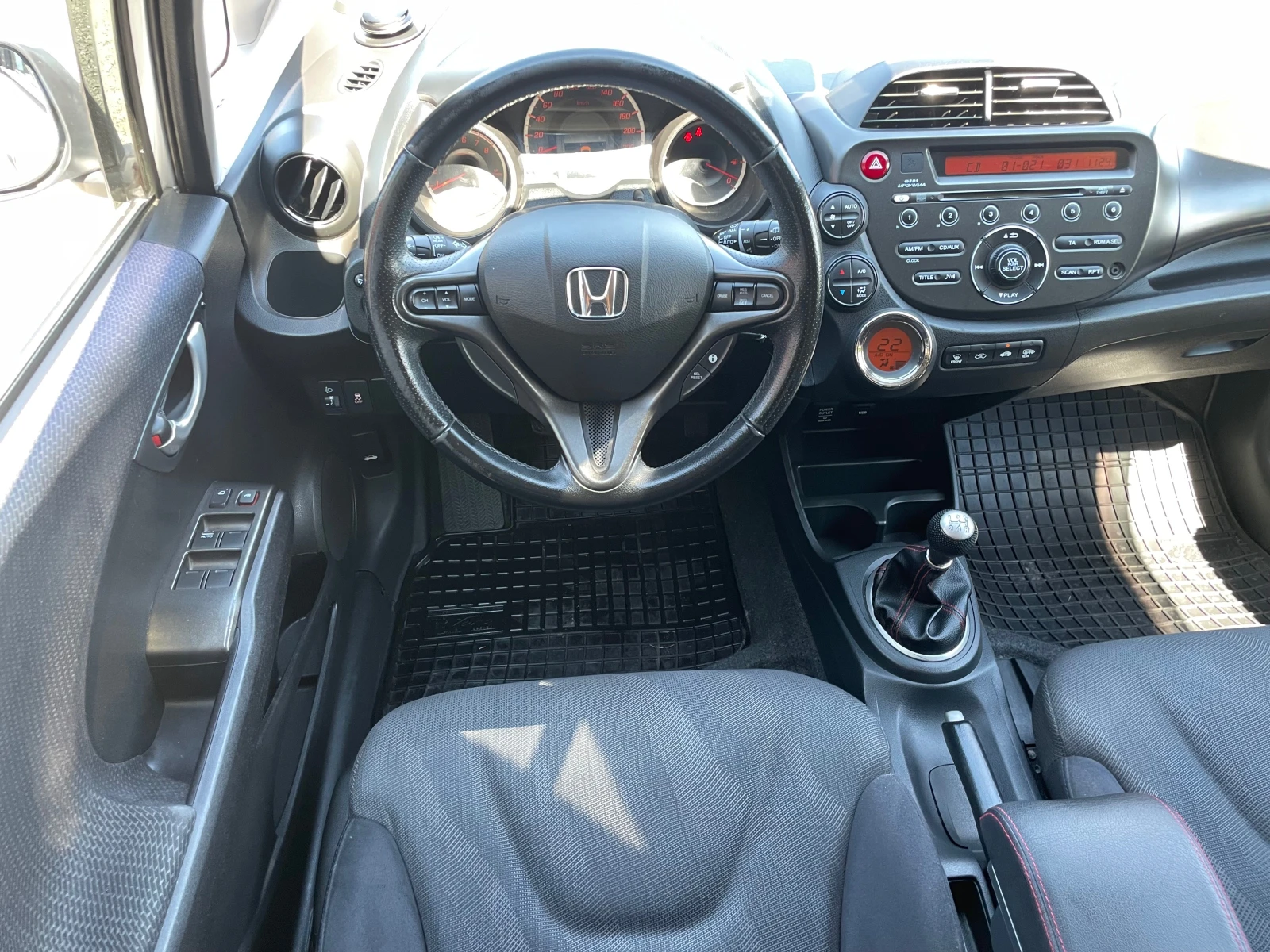 Honda Jazz Facelift 1.4 i-VTEC(100к.с) EURO 5B, снимка 10 - Автомобили и джипове - 55235565