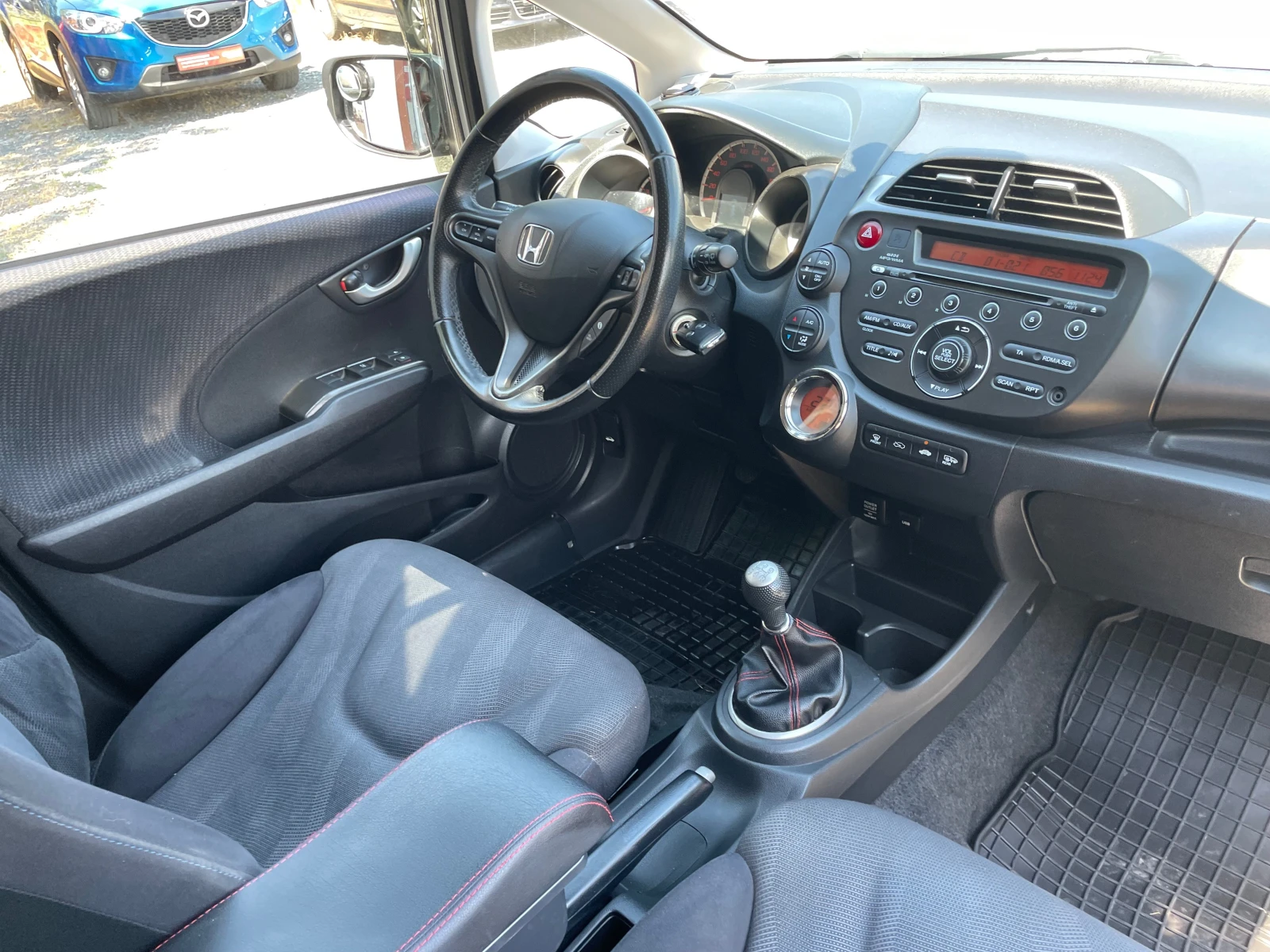 Honda Jazz Facelift 1.4 i-VTEC(100к.с) EURO 5B, снимка 12 - Автомобили и джипове - 55235565