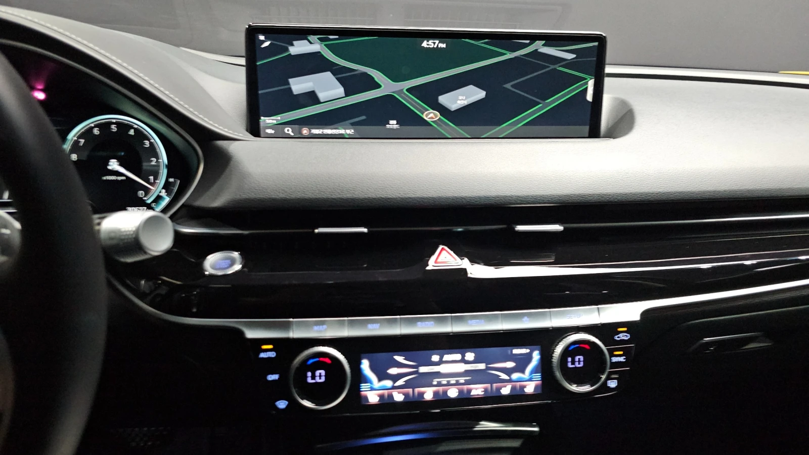 Genesis G80 HUD| 360| PANO| ОБДУХ| 2 КЛЮЧА, снимка 12 - Автомобили и джипове - 55396534