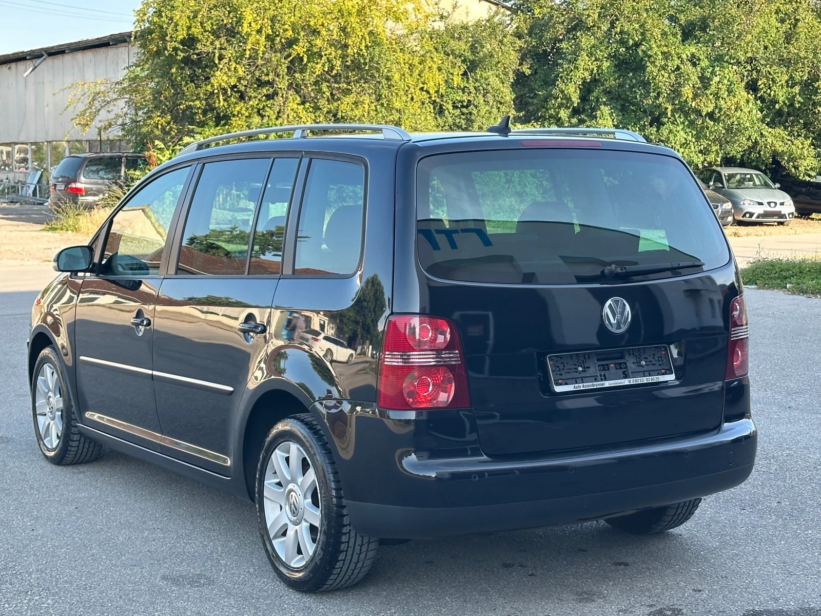 VW Touran 2.0TDI DSG, снимка 3 - Автомобили и джипове - 55410526