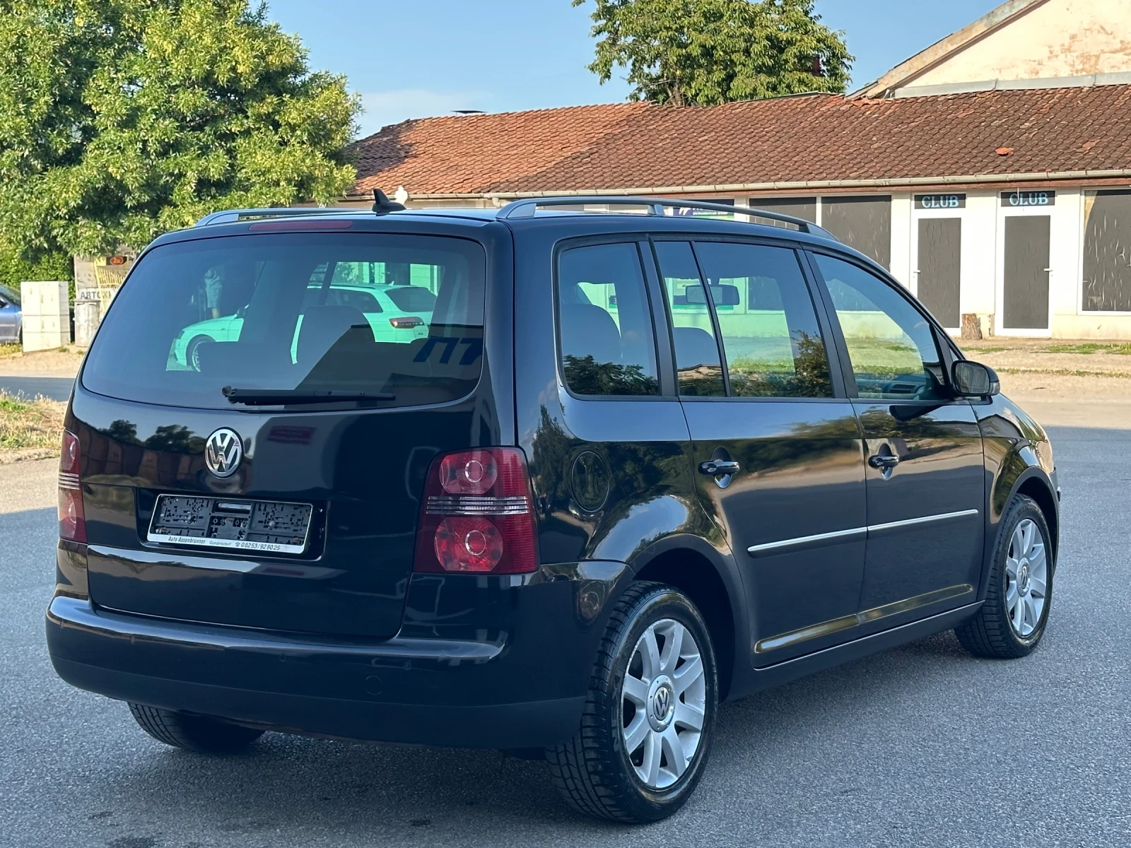 VW Touran 2.0TDI DSG, снимка 5 - Автомобили и джипове - 55410526