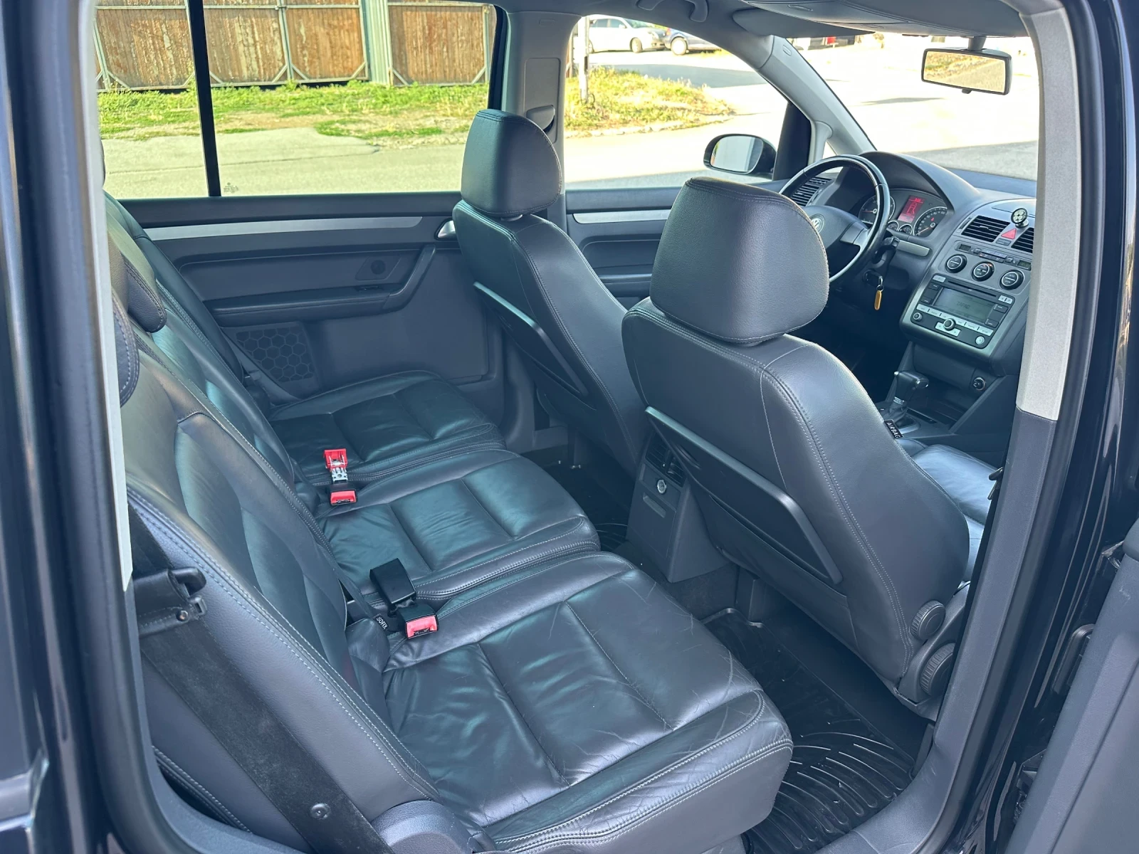 VW Touran 2.0TDI DSG, снимка 13 - Автомобили и джипове - 55410526