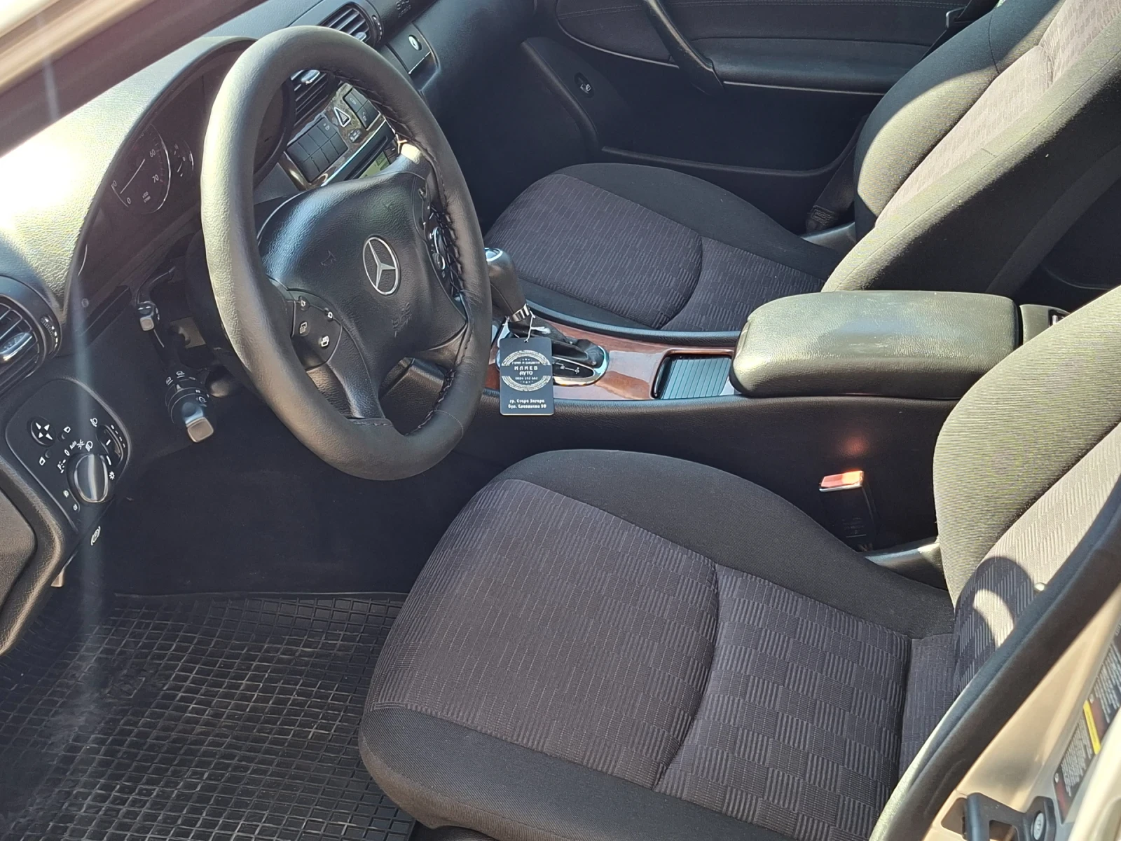 Mercedes-Benz C 180 БЕНЗИН- АВТОМАТИК , снимка 6 - Автомобили и джипове - 55482300