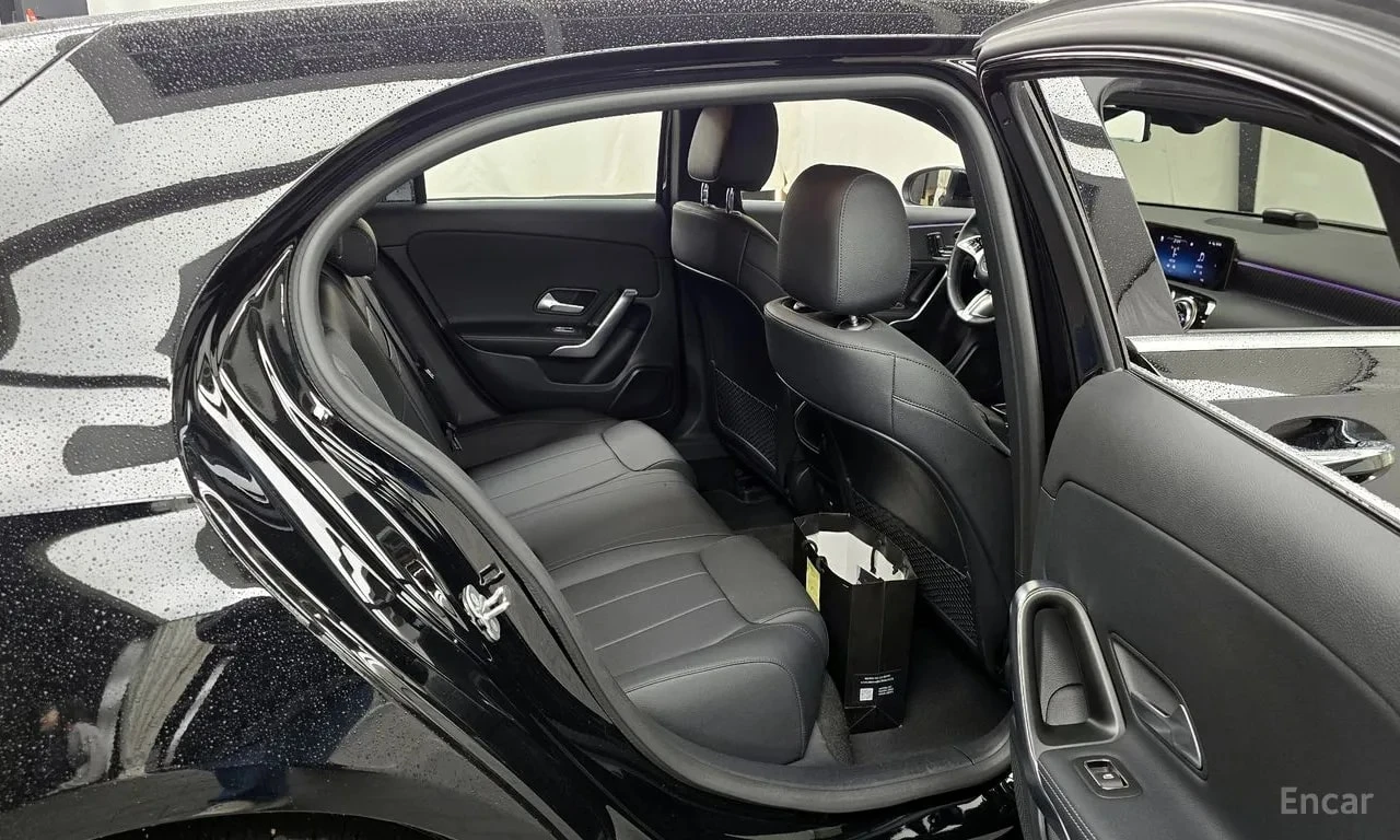 Mercedes-Benz A 220 DISTRONIC| ПАМЕТ| АМБИЕНТ| ПАНОРАМА| 3868км!, снимка 12 - Автомобили и джипове - 55880086