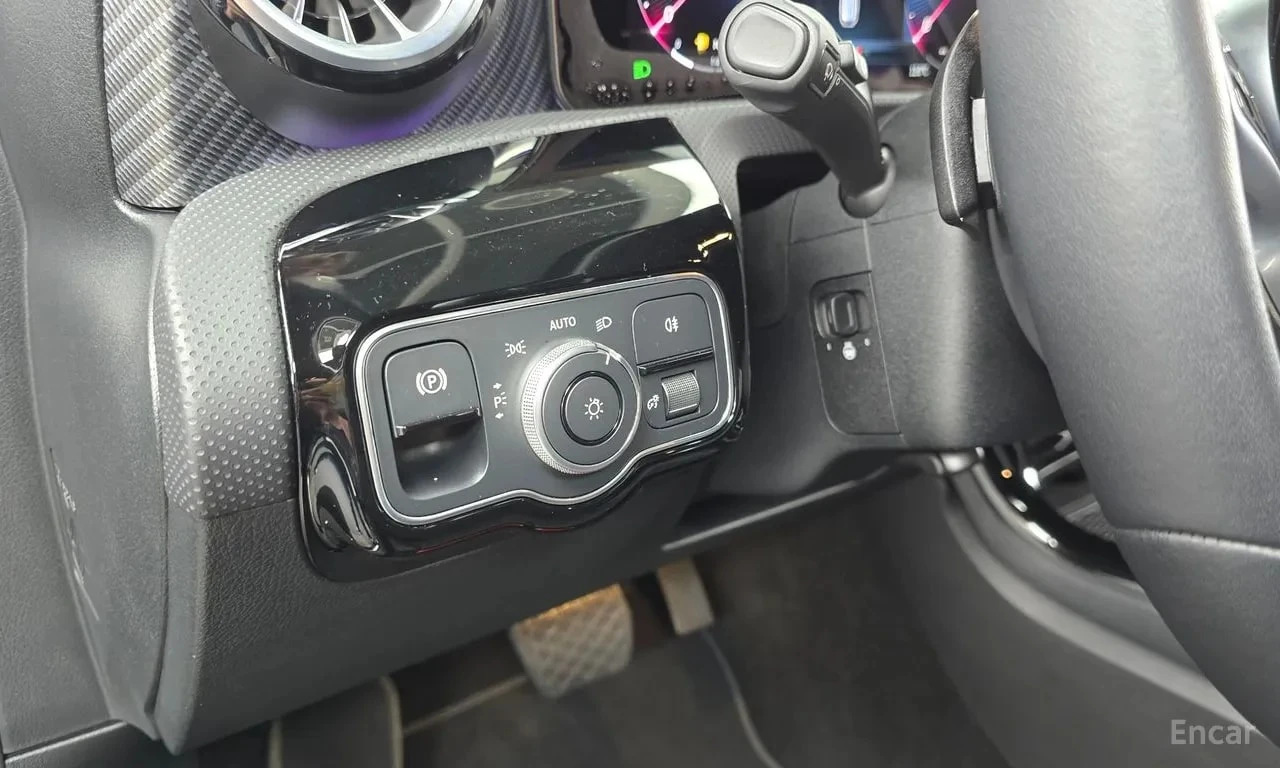 Mercedes-Benz A 220 DISTRONIC| ПАМЕТ| АМБИЕНТ| ПАНОРАМА| 3868км!, снимка 17 - Автомобили и джипове - 55880086