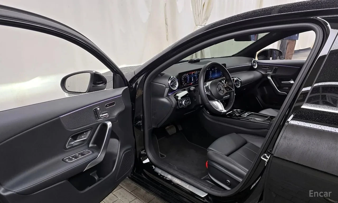 Mercedes-Benz A 220 DISTRONIC| ПАМЕТ| АМБИЕНТ| ПАНОРАМА| 3868км!, снимка 10 - Автомобили и джипове - 55880086