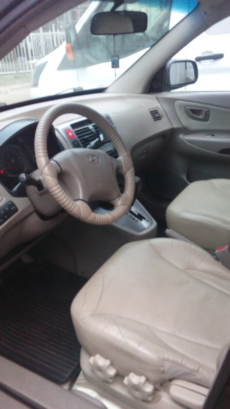 Hyundai Tucson, снимка 8 - Автомобили и джипове - 48967200