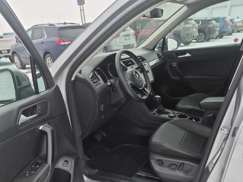 VW Tiguan 4MOTION | CARFAX| PANO| NAVI, снимка 5 - Автомобили и джипове - 53434795
