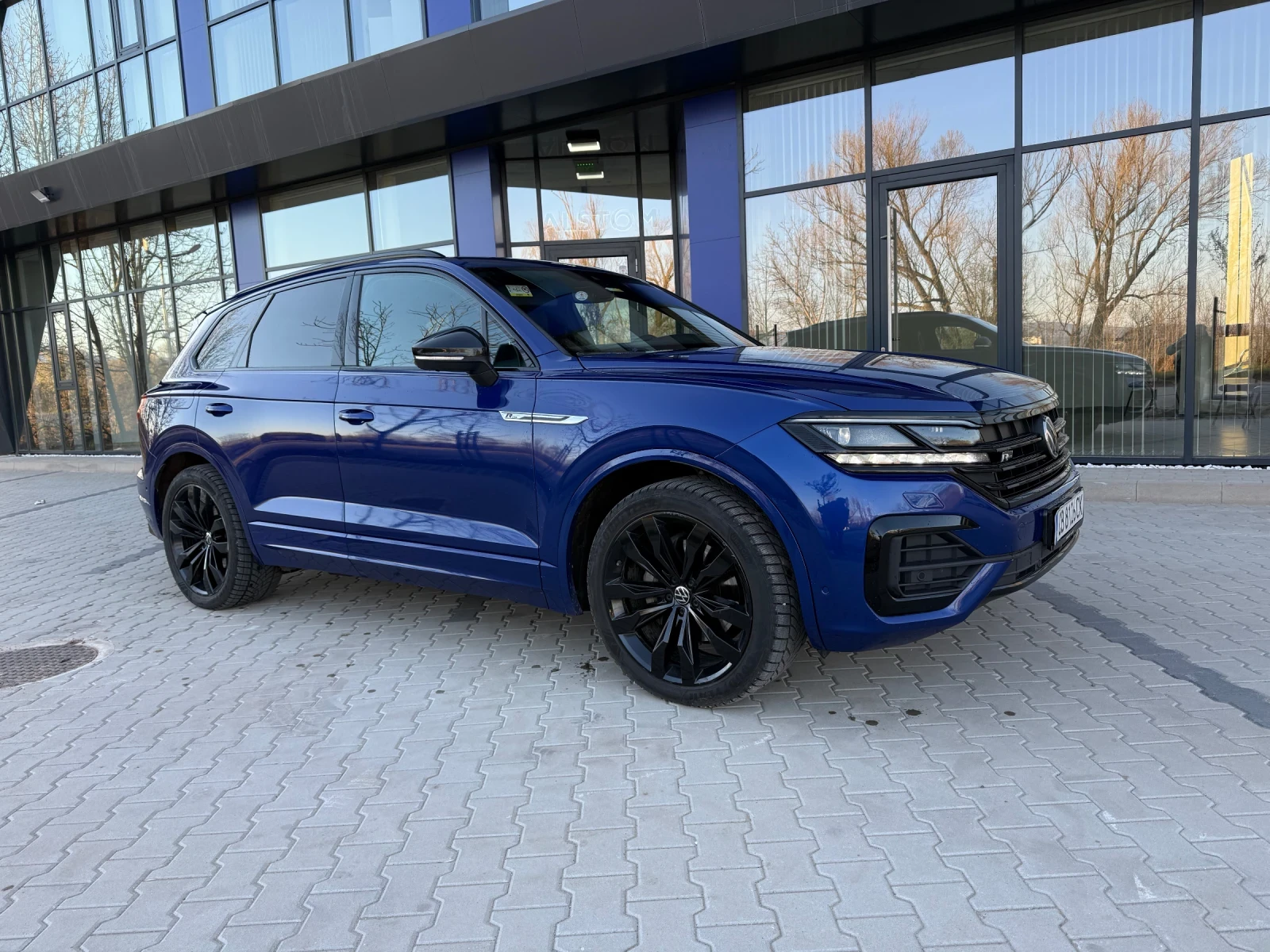 VW Touareg R-Line 3.0 TDI V6 4Motion Tiptronic, снимка 2 - Автомобили и джипове - 54141391