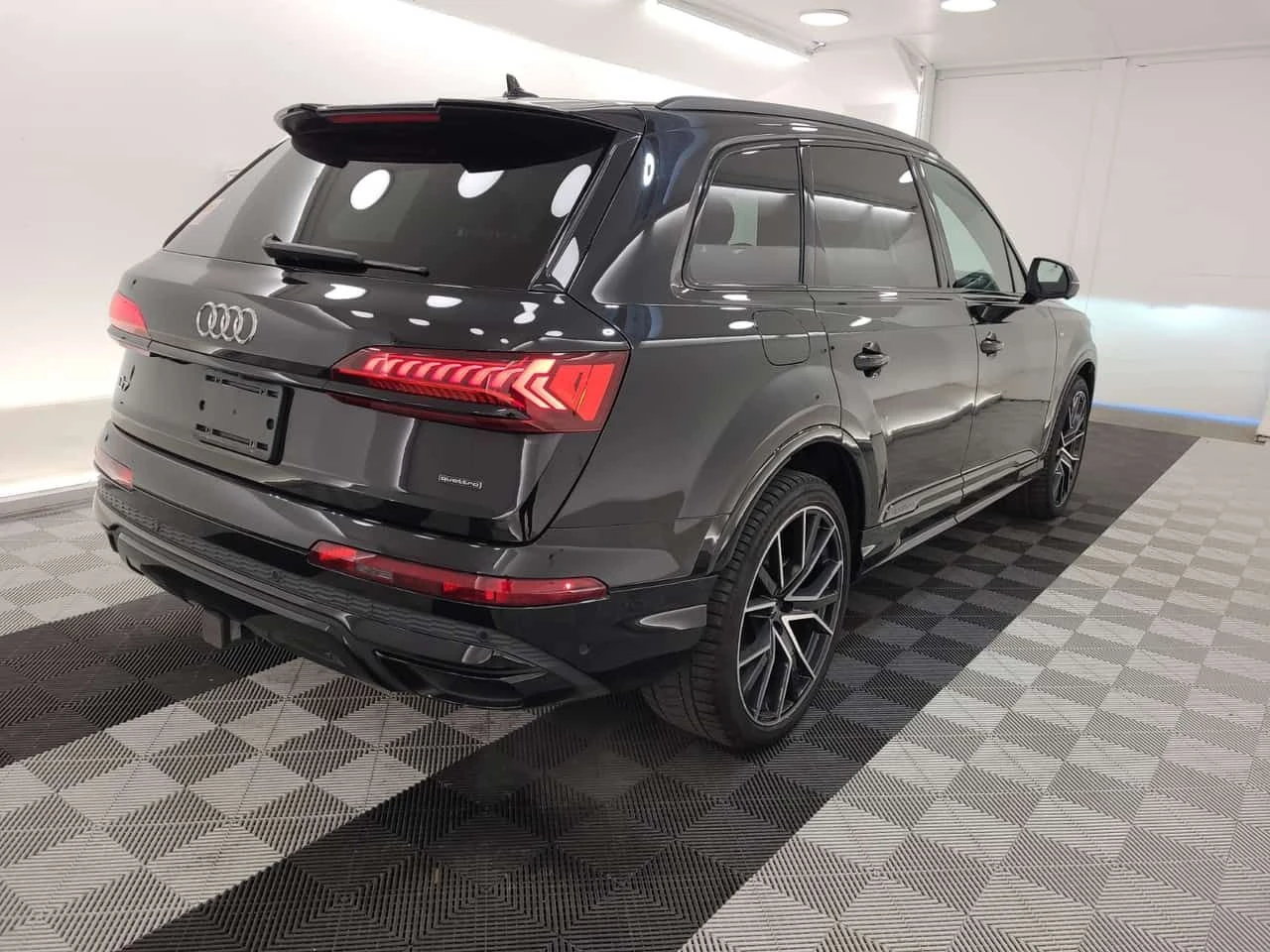 Audi Q7 PROGRESSIV| 360 КАМЕРИ| PANORAMA| ОБДУХВАНЕ| , снимка 3 - Автомобили и джипове - 54366025