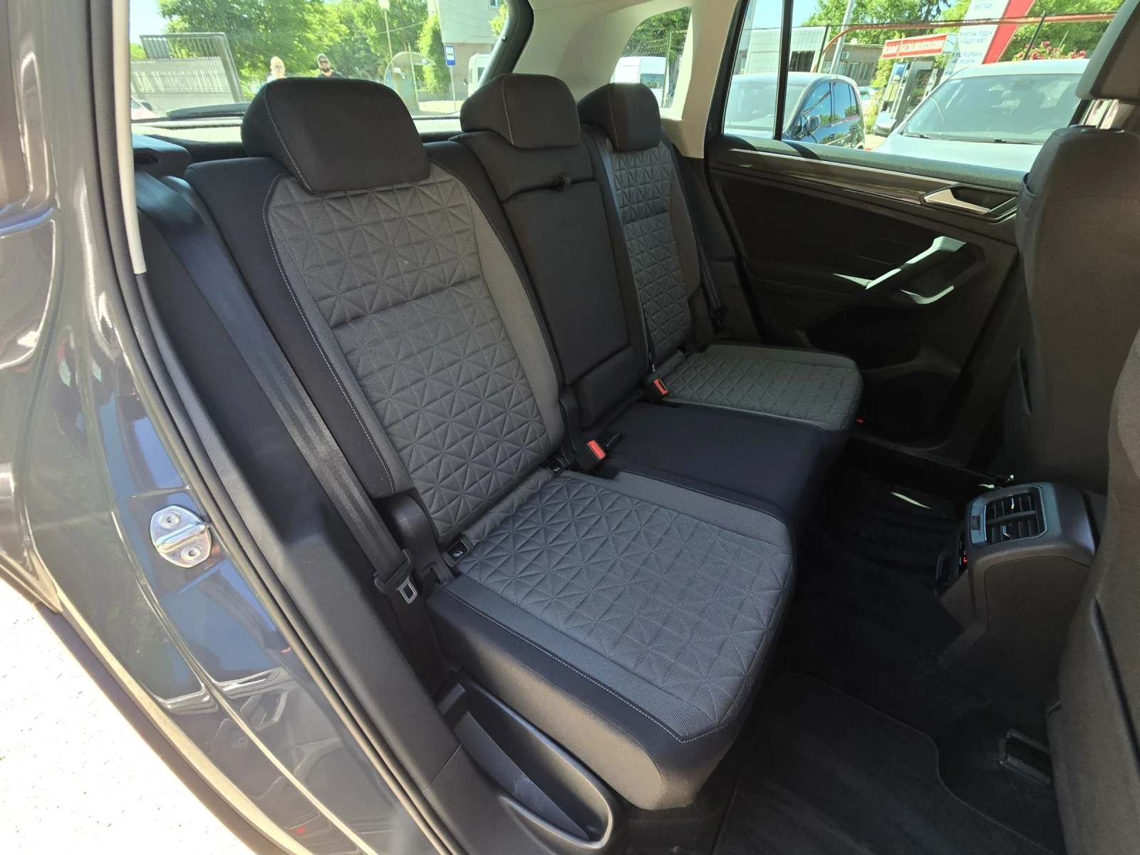 VW Tiguan 2.0TDI 150к.с DSG Life Топ състояние , снимка 14 - Автомобили и джипове - 54683642