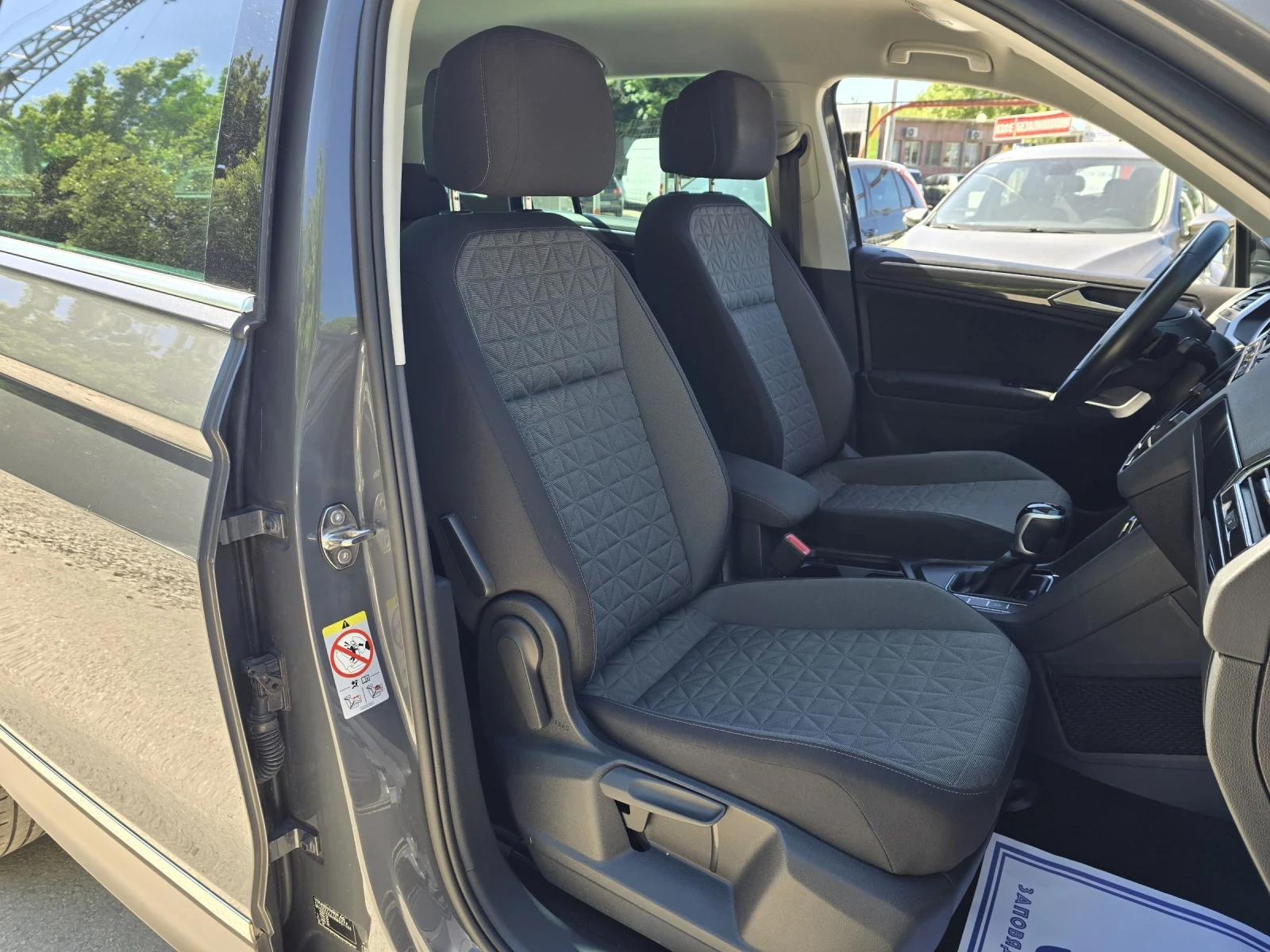 VW Tiguan 2.0TDI 150к.с DSG Life Топ състояние , снимка 12 - Автомобили и джипове - 54683642