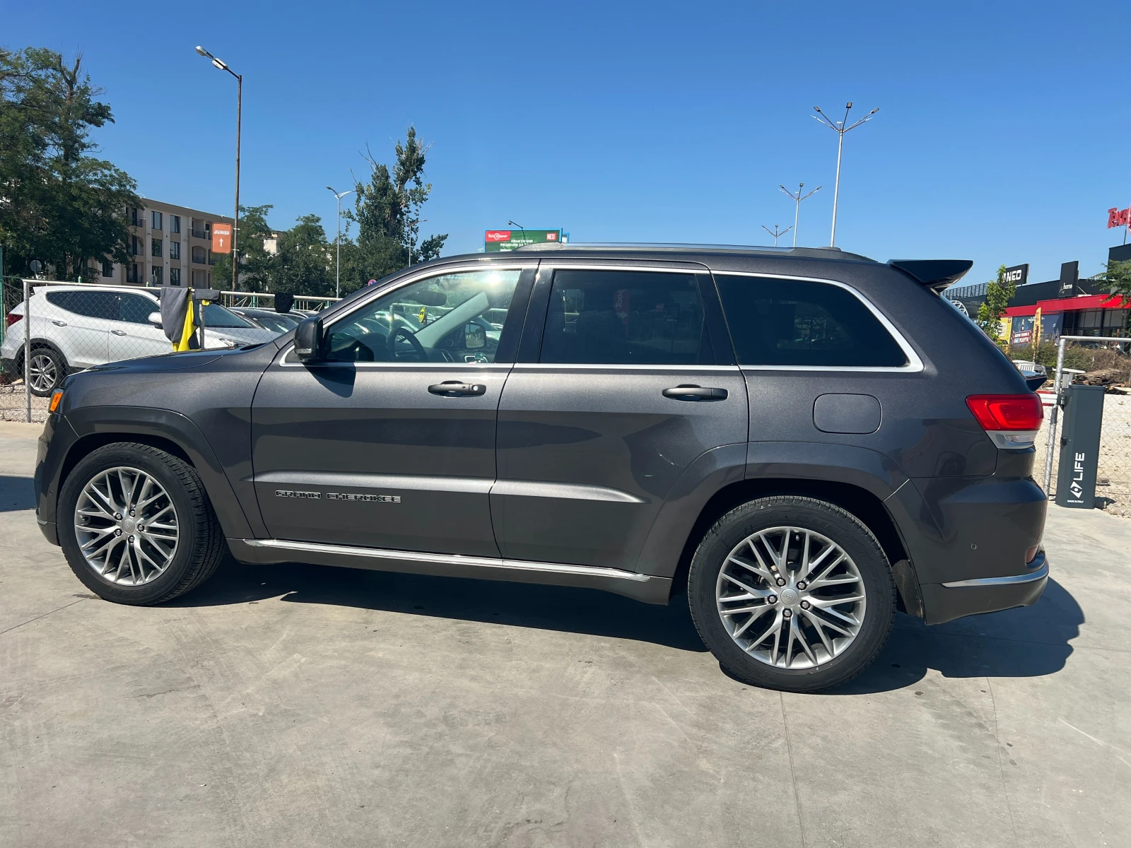 Jeep Grand cherokee 5.7 v8 SUMMIT , снимка 3 - Автомобили и джипове - 55590169