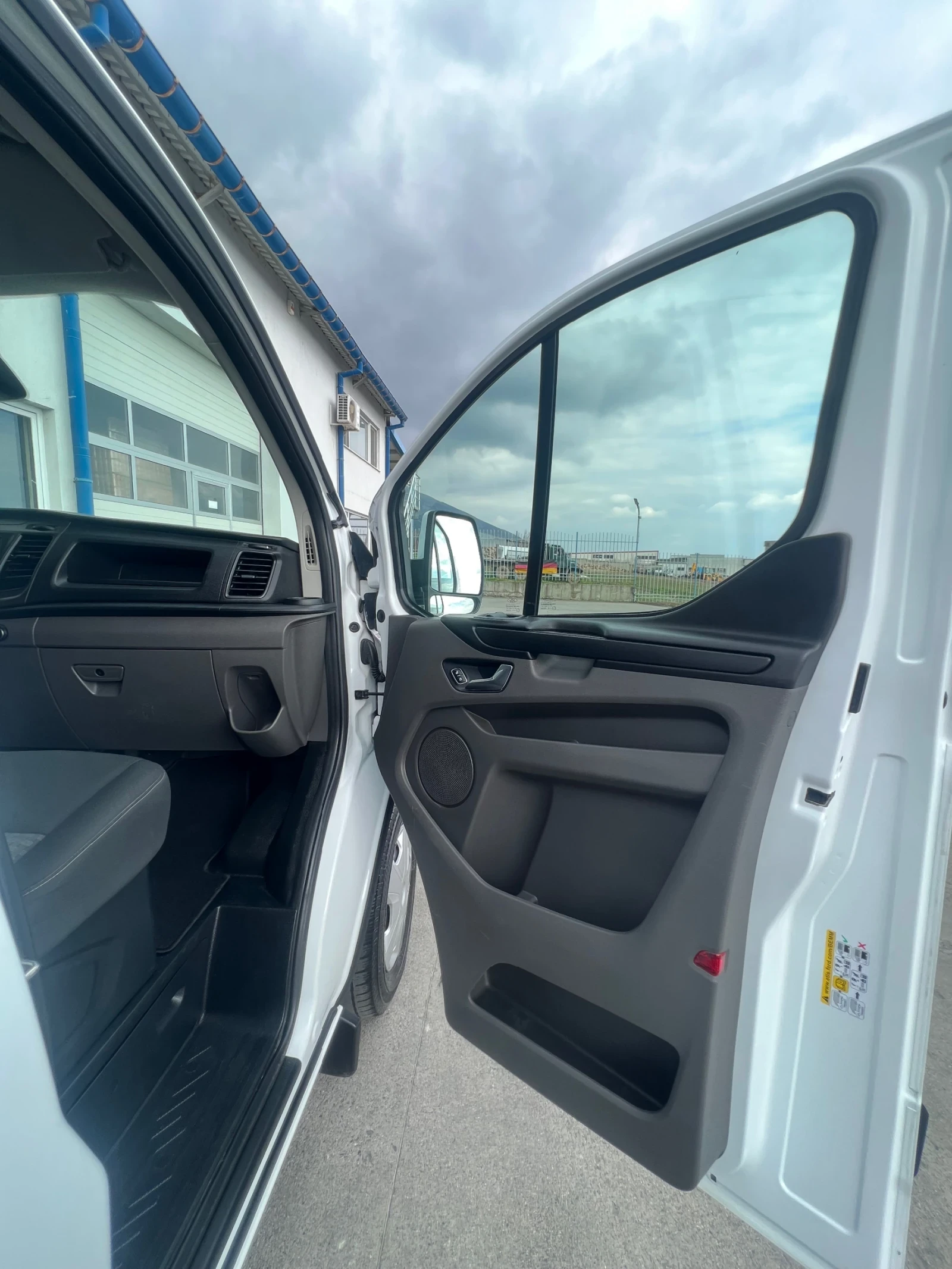 Ford Transit Custom 2019г. / Климатроник / * 150 000* км!, снимка 12 - Бусове и автобуси - 53976178