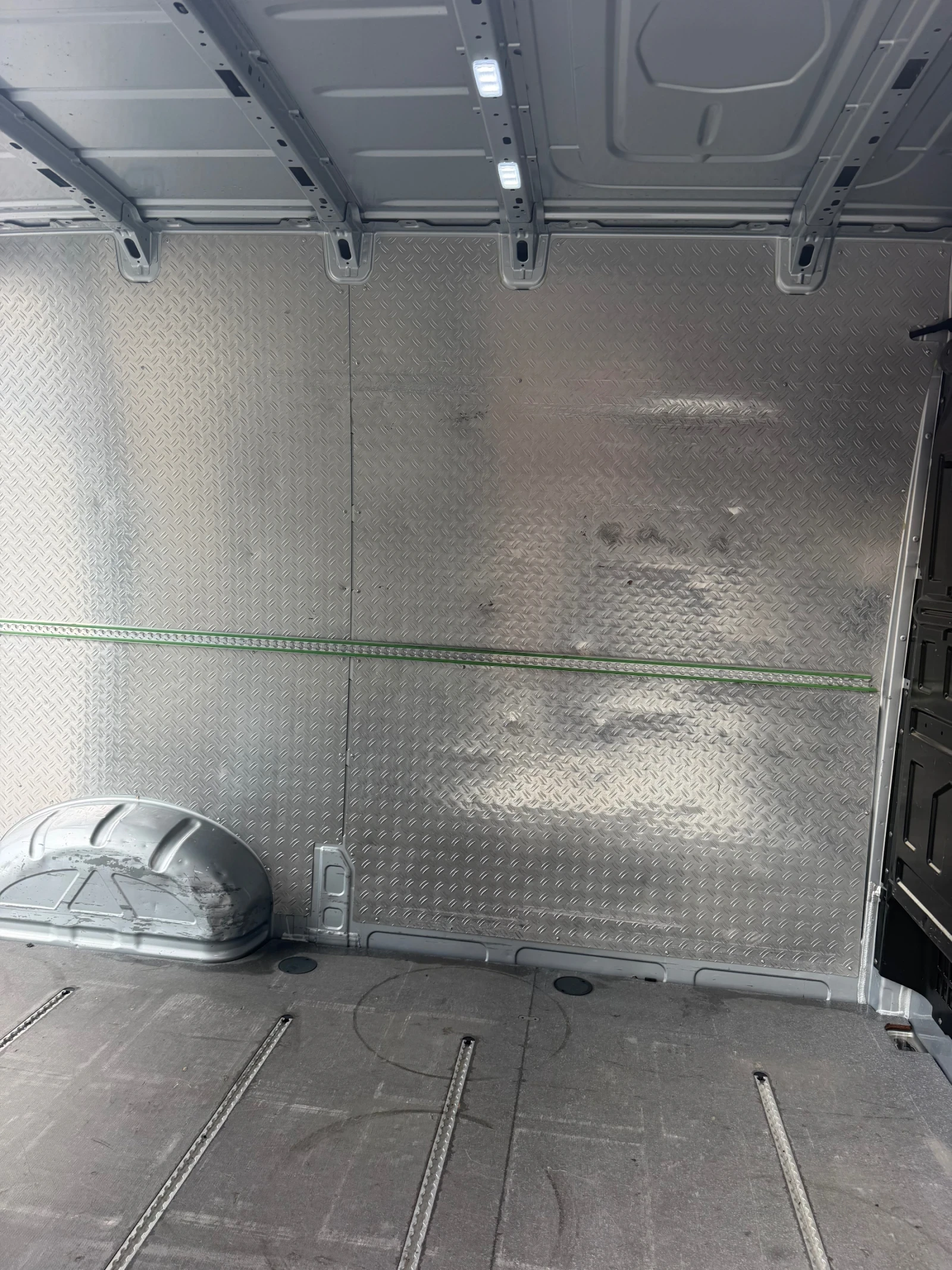 VW Crafter 3.140 , снимка 10 - Бусове и автобуси - 55013150