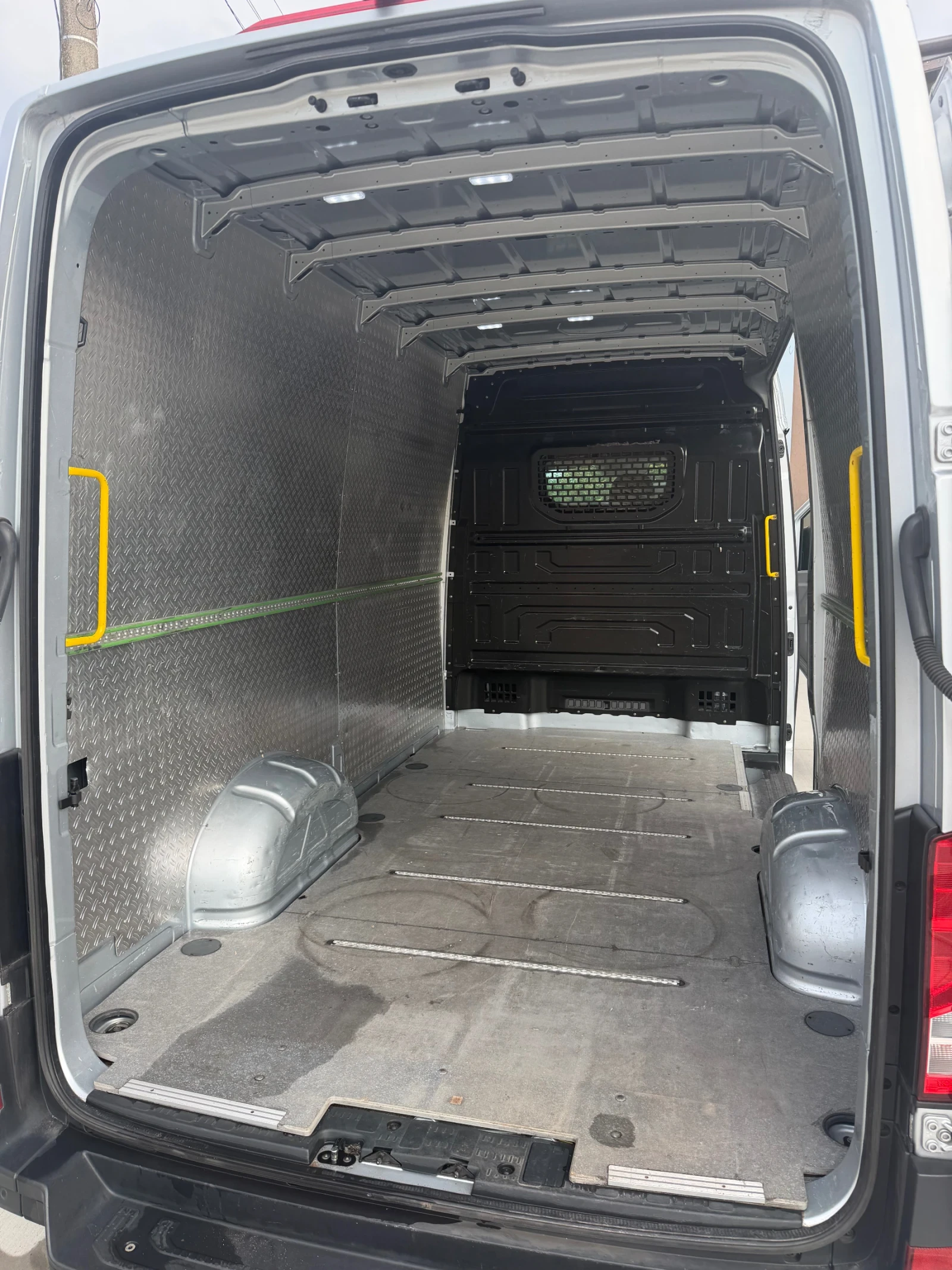 VW Crafter 3.140 , снимка 9 - Бусове и автобуси - 55013150