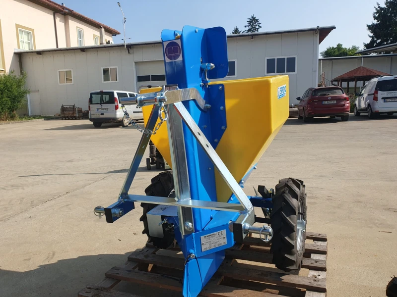 Специализирани машини Машини за зеленчуци сеялка за картофи Spedo модел SPA Baby, снимка 6 - Селскостопанска техника - 49527181