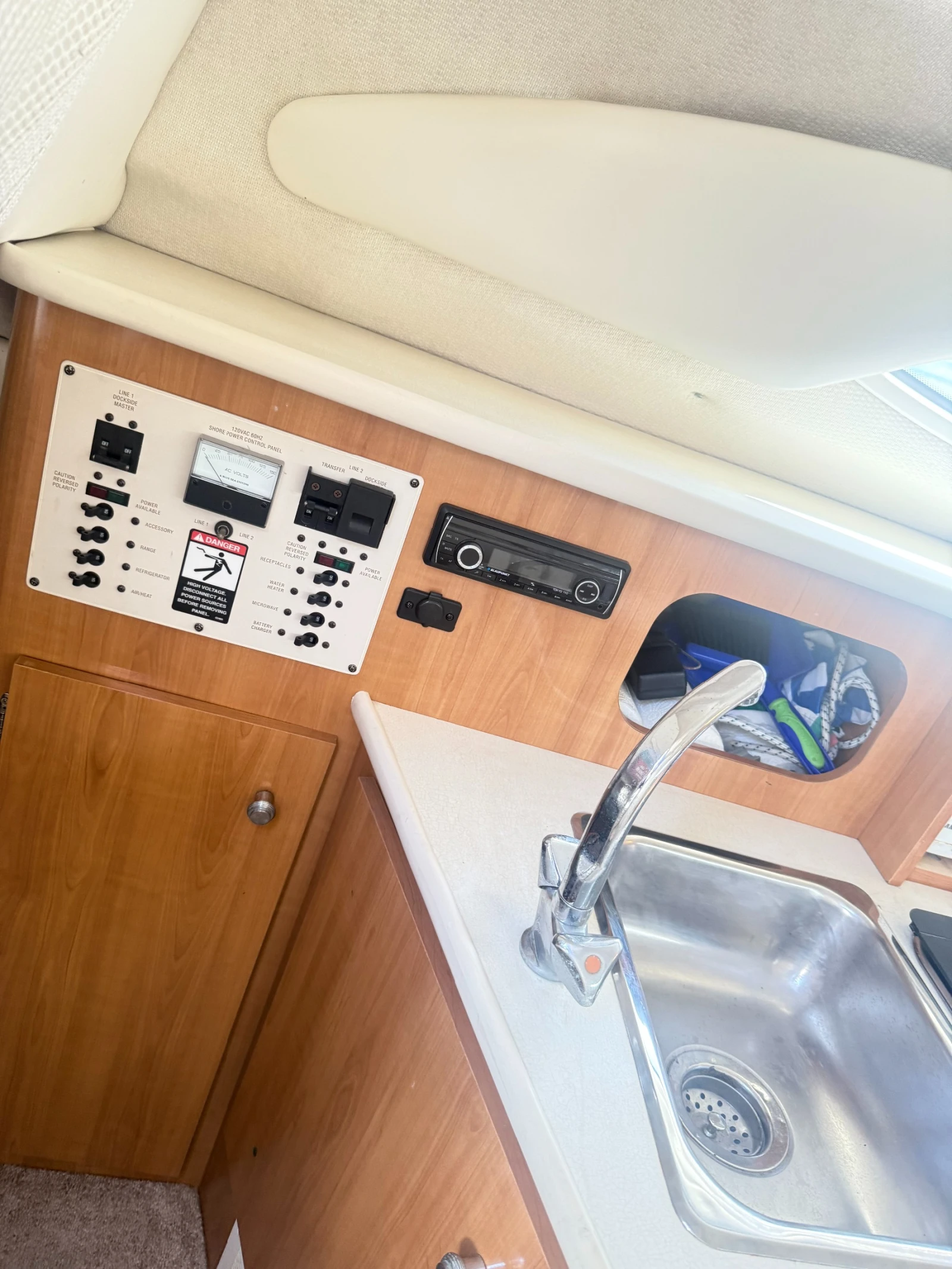 Моторна яхта Bayliner Cruser 245, снимка 6 - Воден транспорт - 54735825