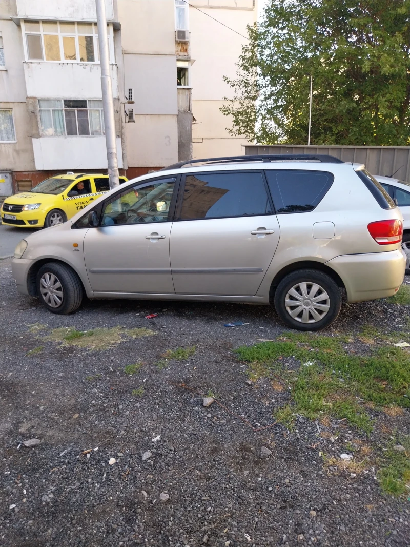 Toyota Avensis verso, снимка 2 - Автомобили и джипове - 47450151