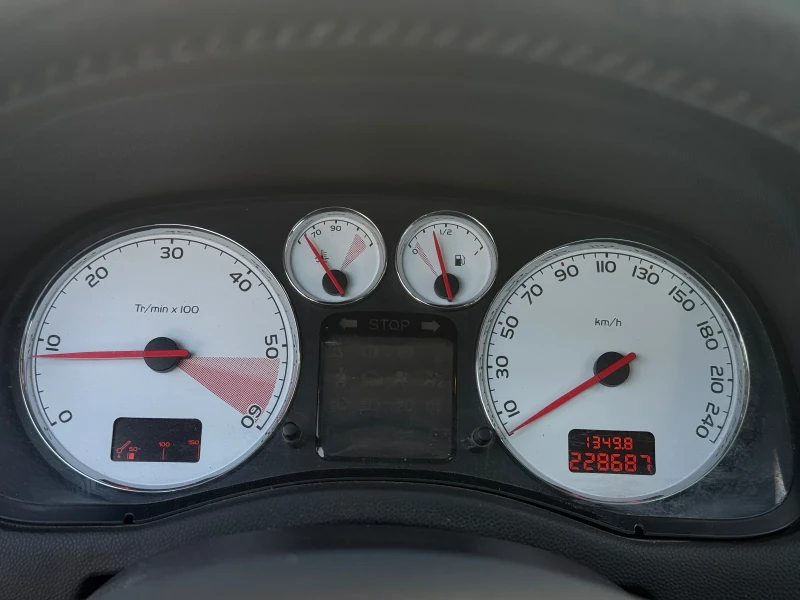 Peugeot 307 CC 2.0Hdi твърд таван климатик парктроник, снимка 13 - Автомобили и джипове - 52849667