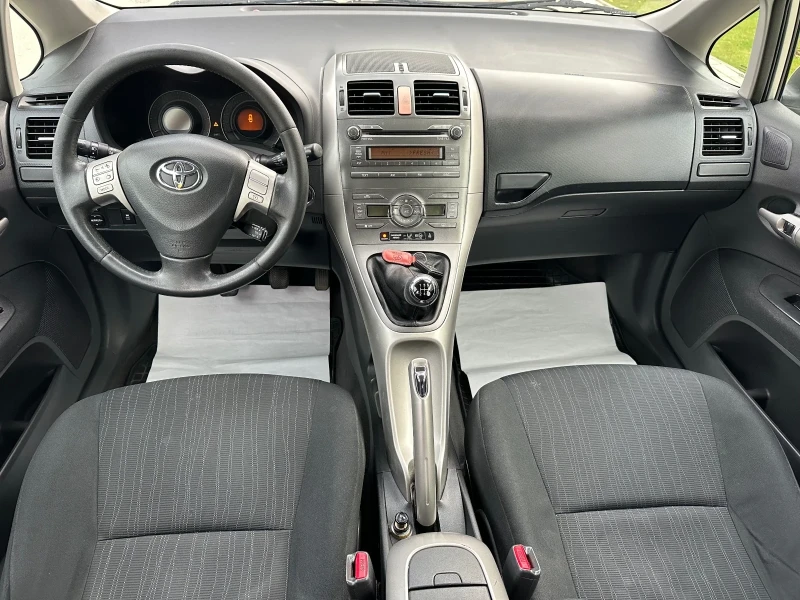 Toyota Auris, снимка 8 - Автомобили и джипове - 52977518