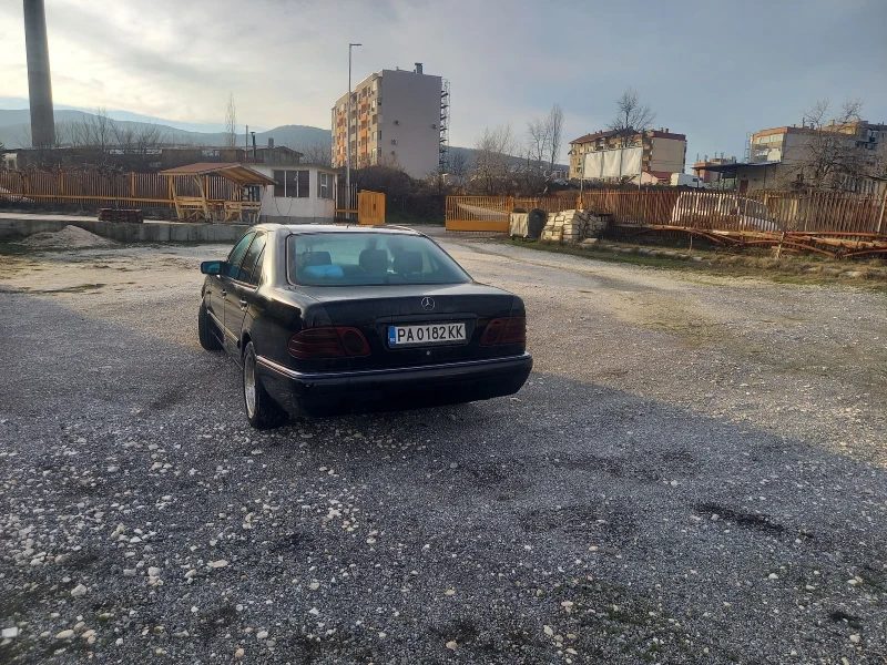 Mercedes-Benz E 250, снимка 4 - Автомобили и джипове - 53557191