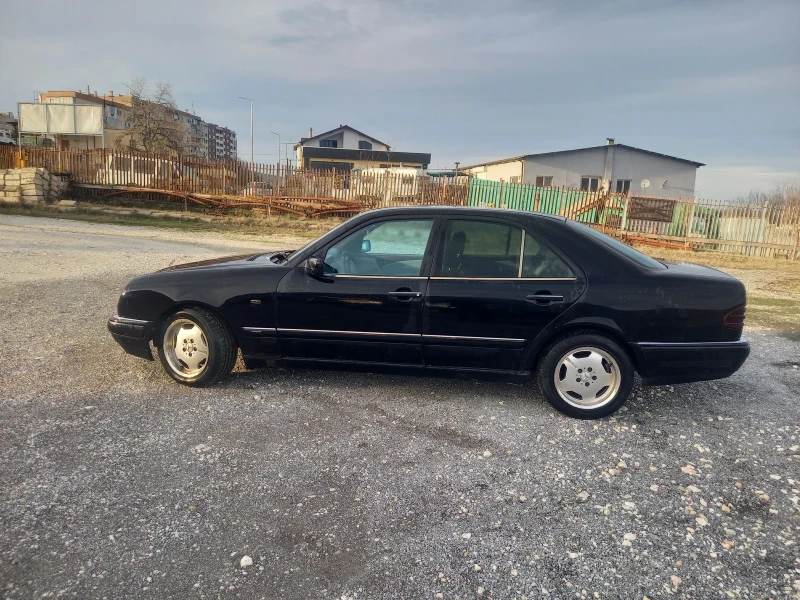Mercedes-Benz E 250, снимка 2 - Автомобили и джипове - 53557191