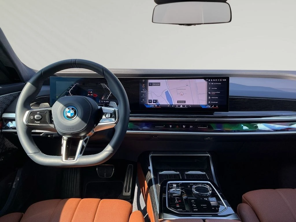 BMW 750 750e Theatre Screen - изображение 4