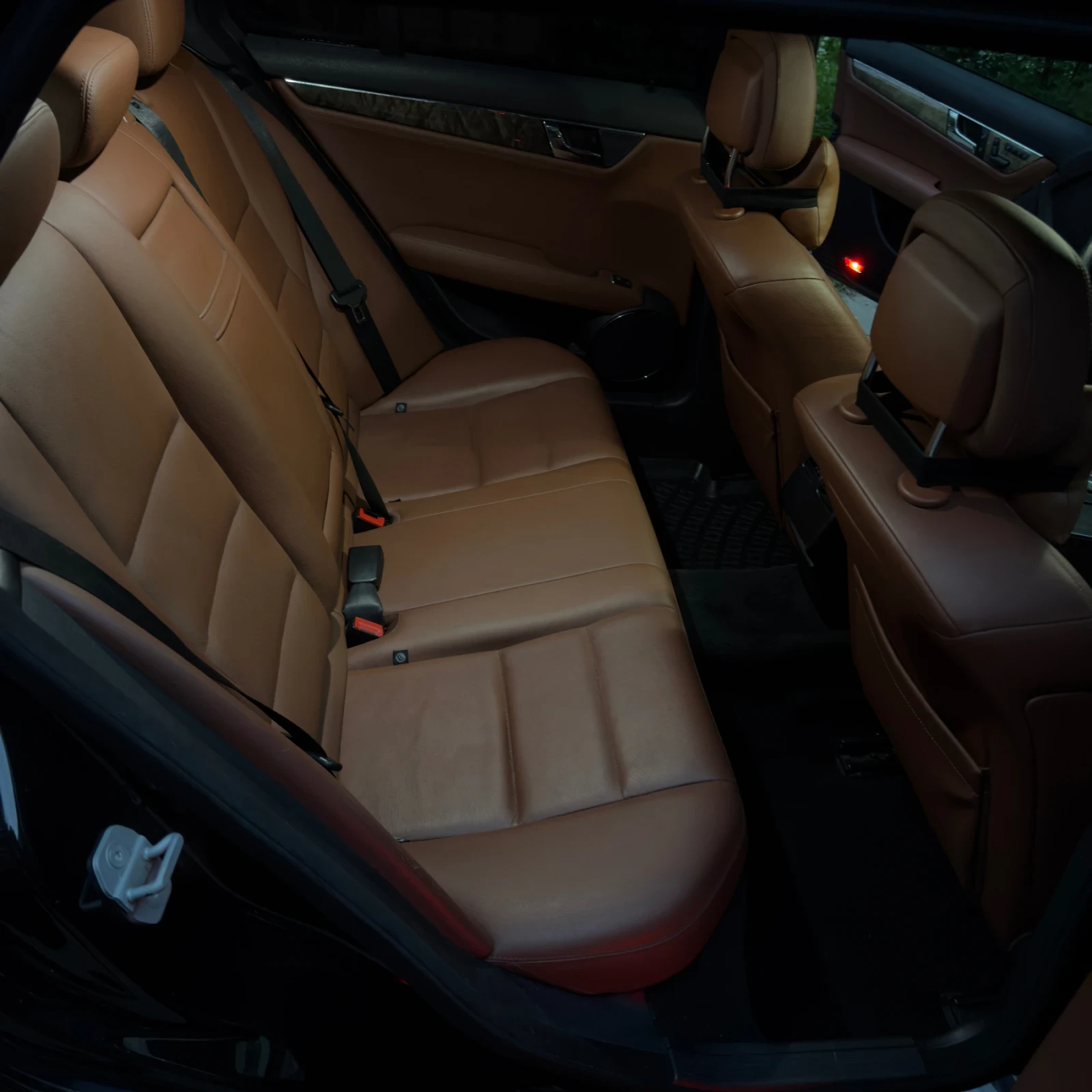 Mercedes-Benz C 320 Avantgarde 4MATIC Keyless, снимка 12 - Автомобили и джипове - 54527935
