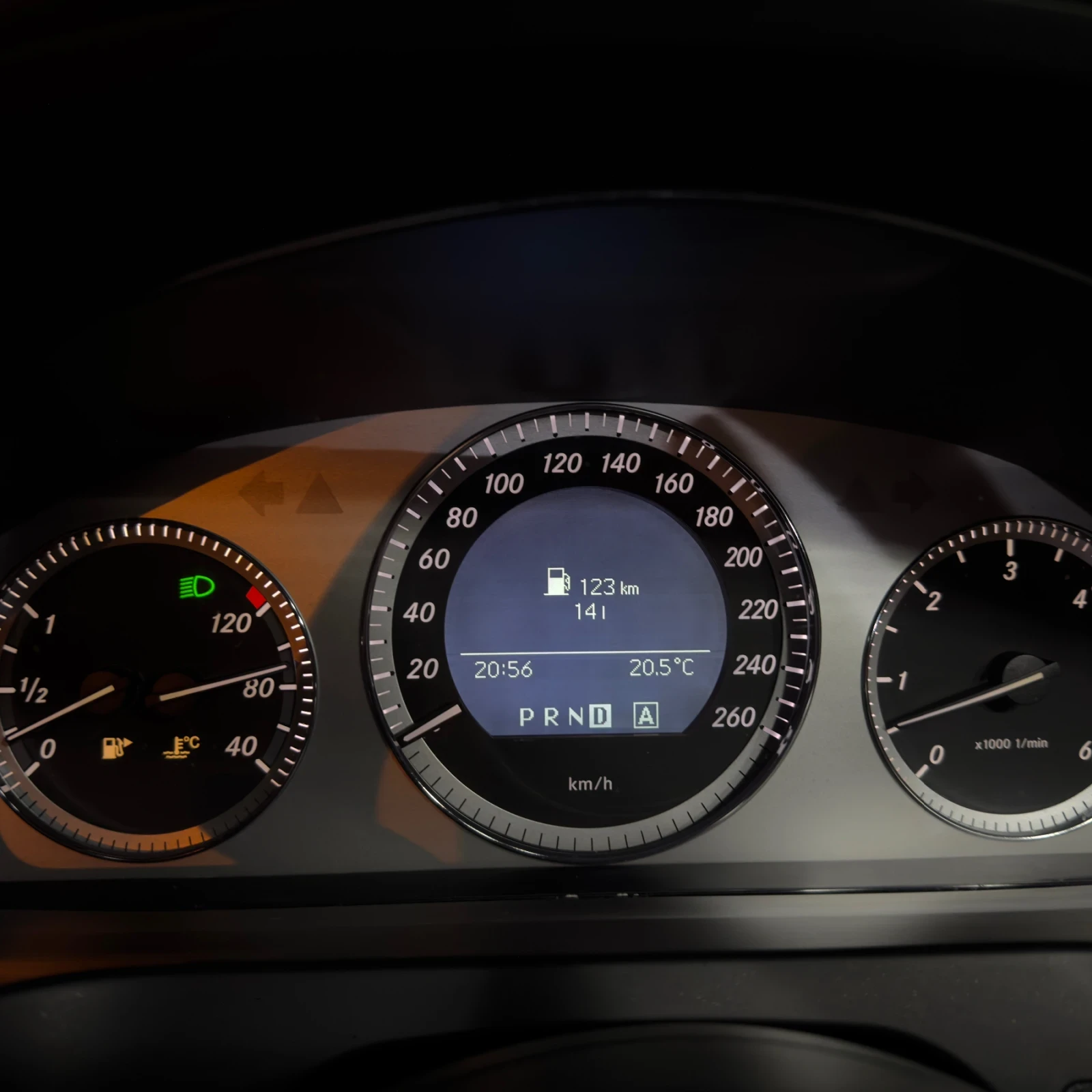 Mercedes-Benz C 320 Avantgarde 4MATIC Keyless, снимка 16 - Автомобили и джипове - 54527935