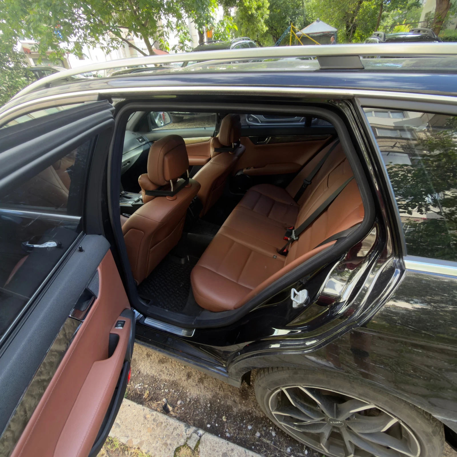 Mercedes-Benz C 320 Avantgarde 4MATIC Keyless, снимка 13 - Автомобили и джипове - 54527935